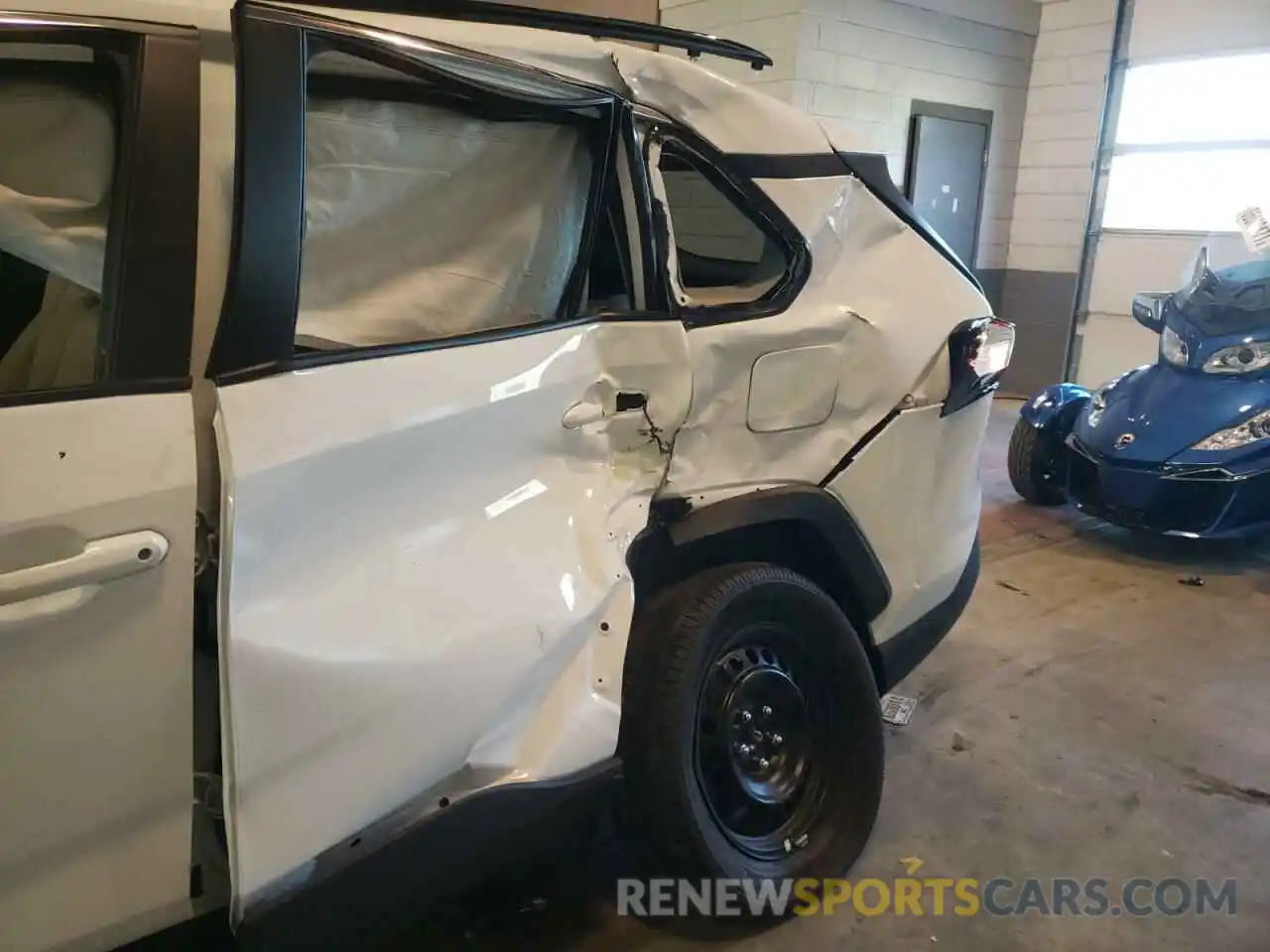 9 Photograph of a damaged car 2T3G1RFV0MC231003 TOYOTA RAV4 2021