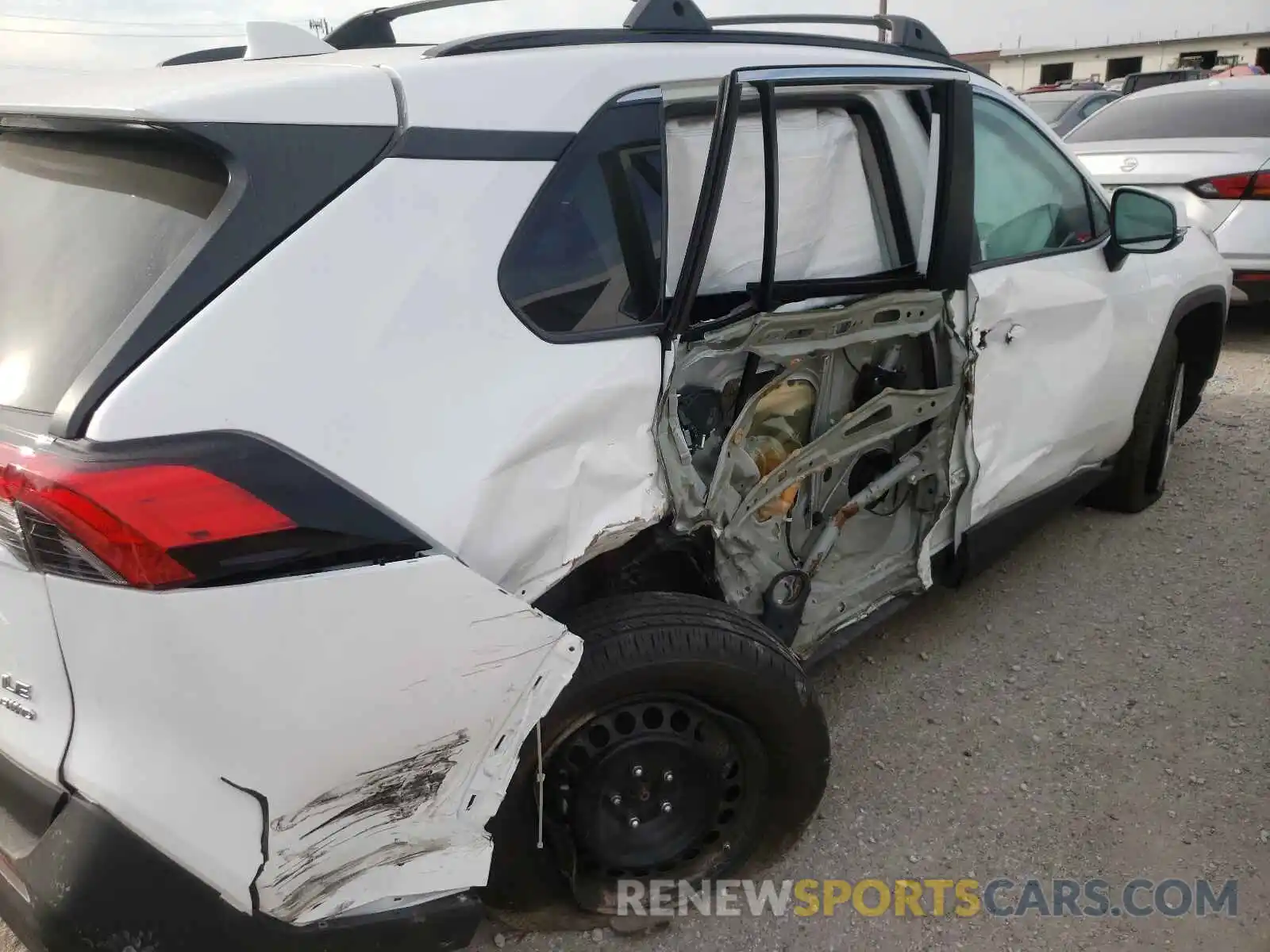 9 Photograph of a damaged car 2T3G1RFV1MC161625 TOYOTA RAV4 2021