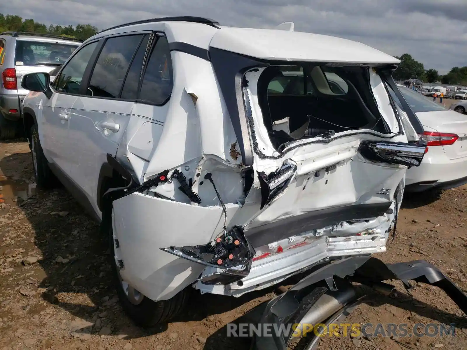 3 Photograph of a damaged car 2T3G1RFV1MW164474 TOYOTA RAV4 2021