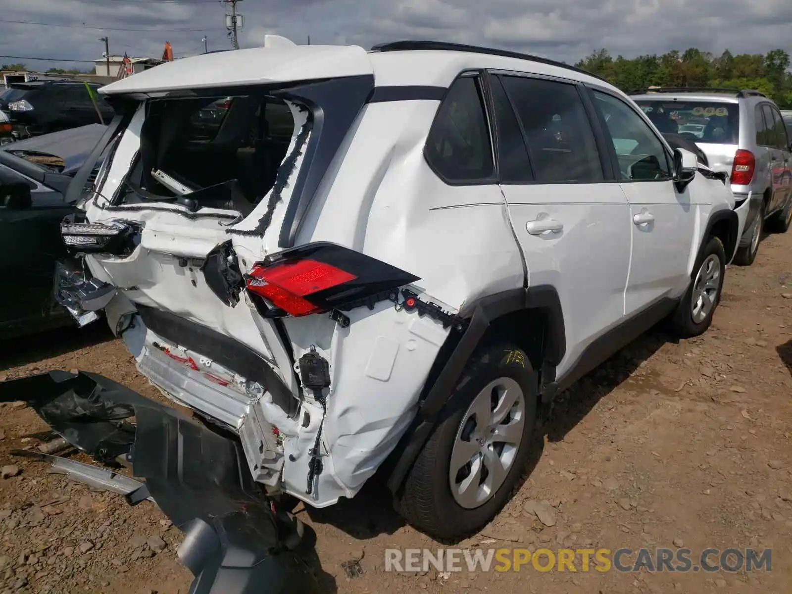 4 Photograph of a damaged car 2T3G1RFV1MW164474 TOYOTA RAV4 2021