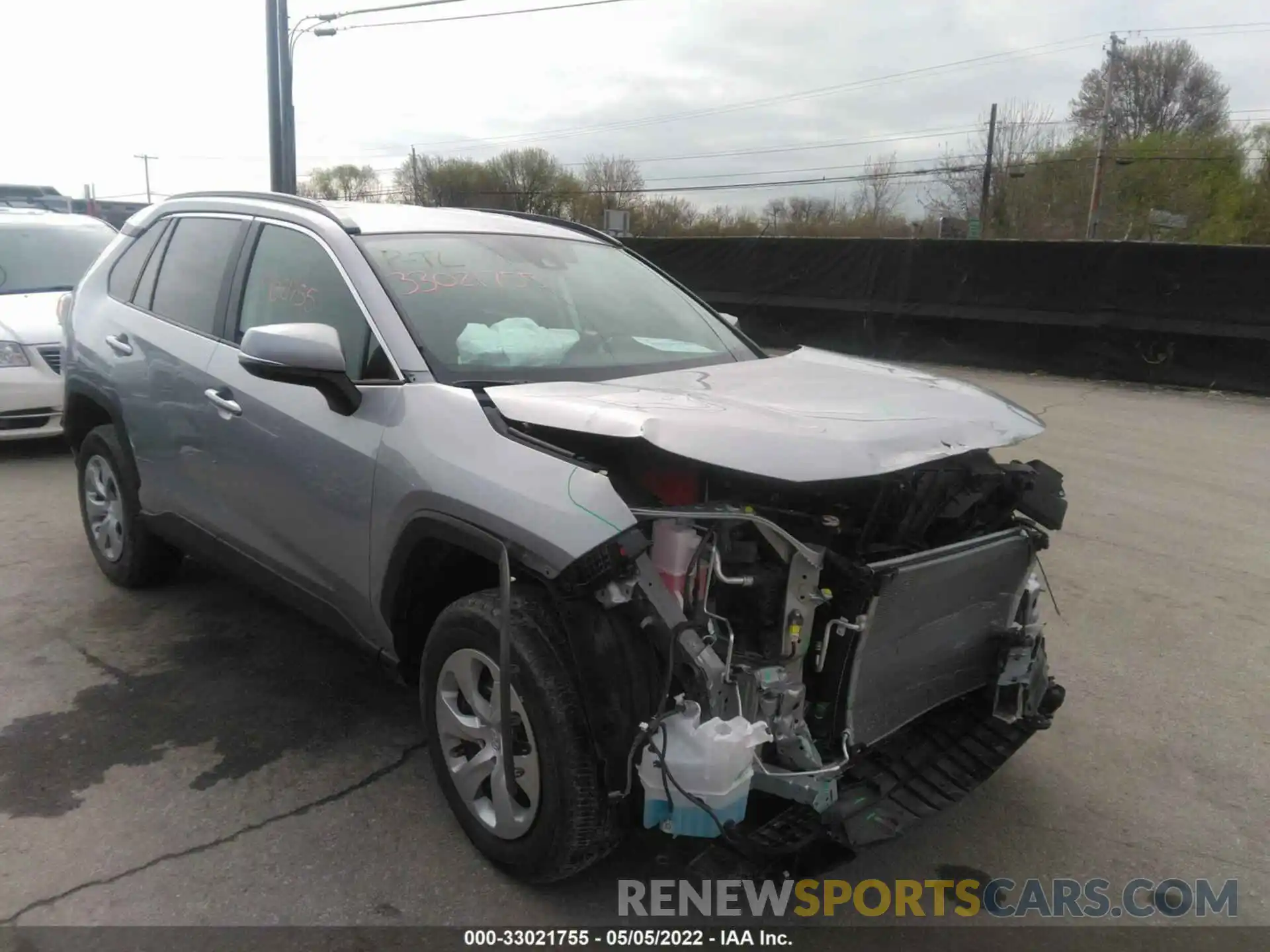 1 Photograph of a damaged car 2T3G1RFV3MW161706 TOYOTA RAV4 2021