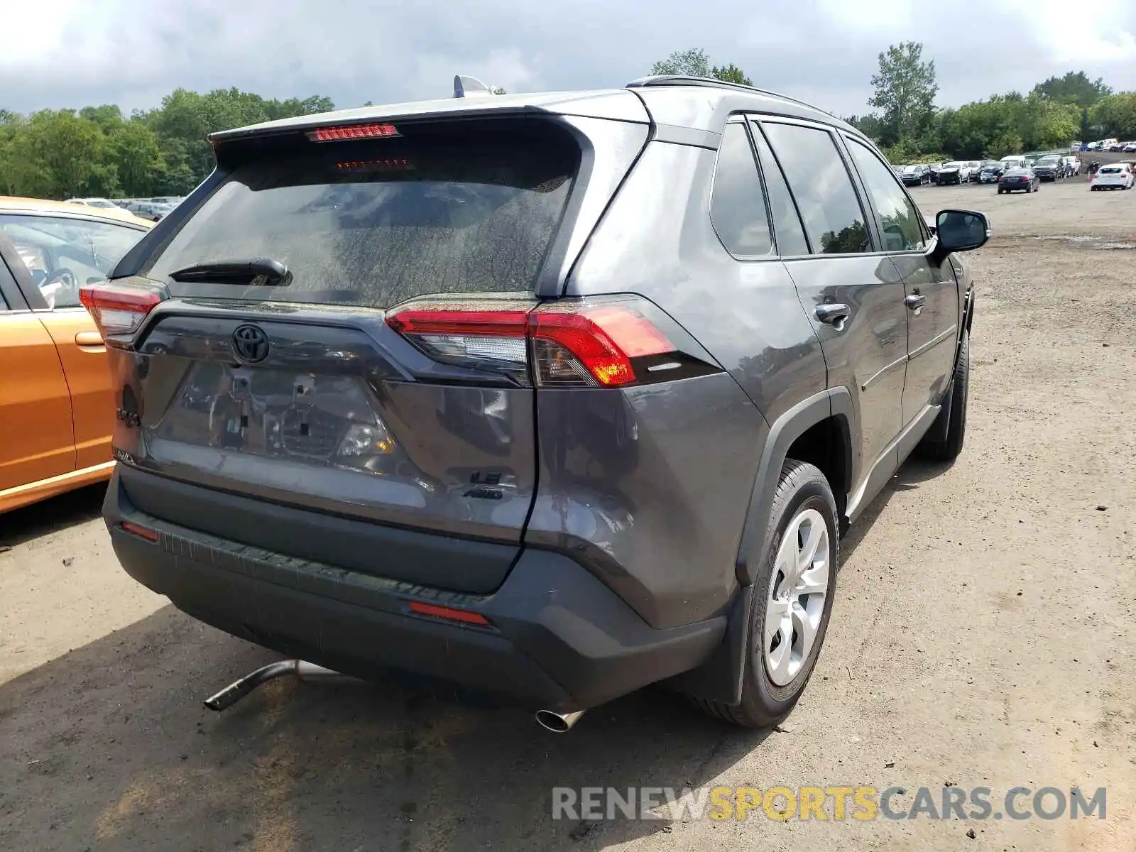 4 Photograph of a damaged car 2T3G1RFV4MC232171 TOYOTA RAV4 2021