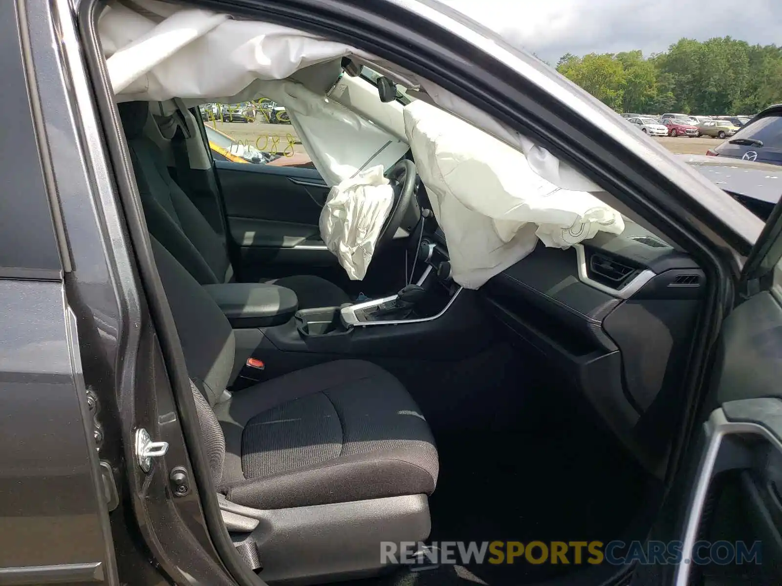 5 Photograph of a damaged car 2T3G1RFV4MC232171 TOYOTA RAV4 2021