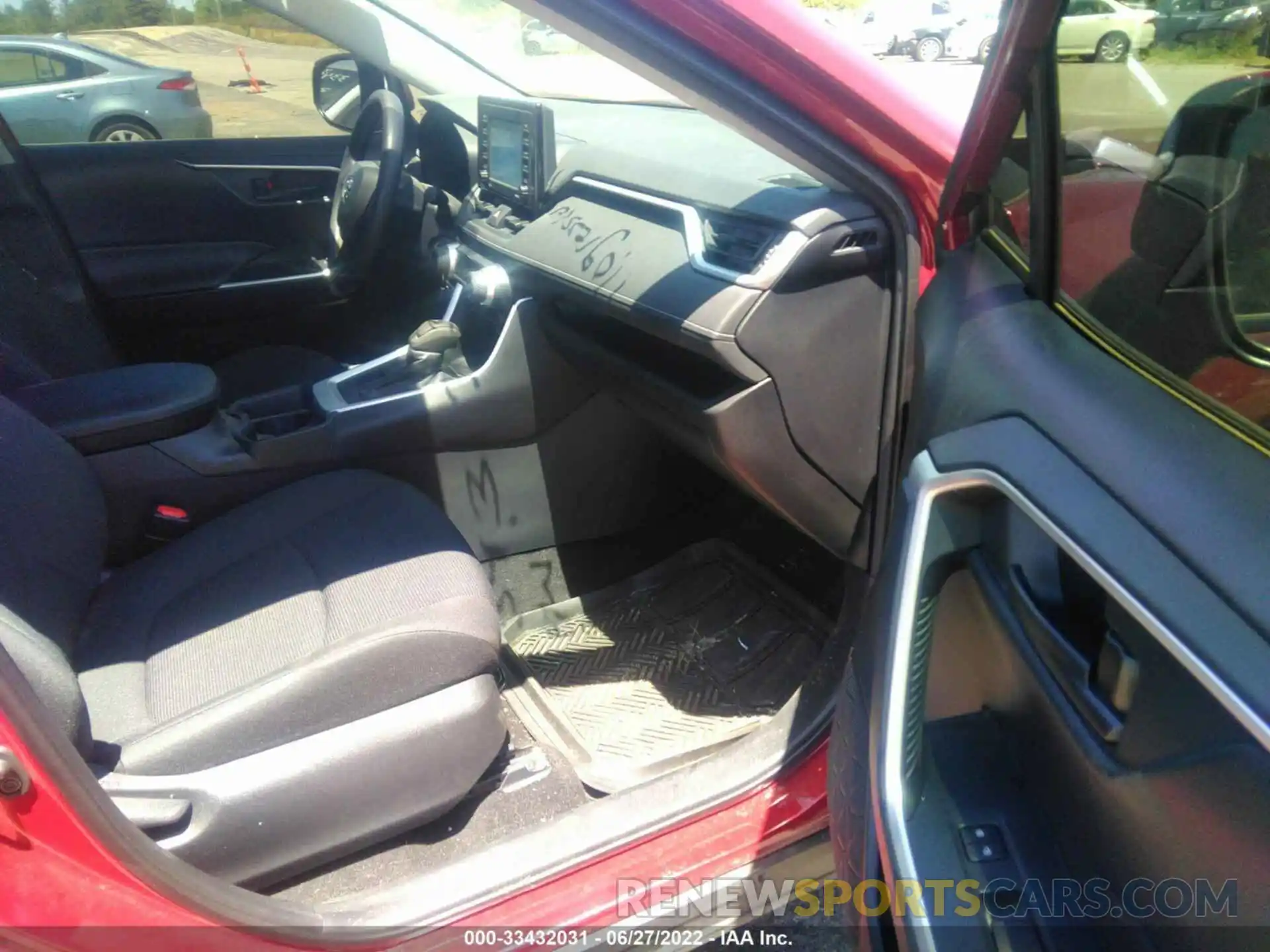 5 Photograph of a damaged car 2T3G1RFV4MW169460 TOYOTA RAV4 2021