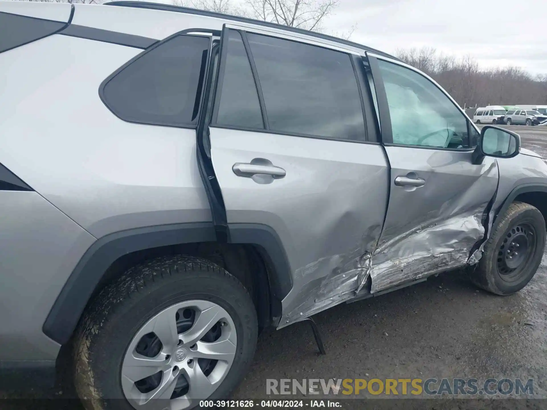 6 Photograph of a damaged car 2T3G1RFV5MC176967 TOYOTA RAV4 2021