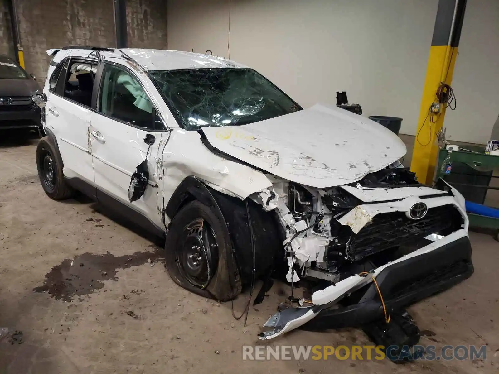 1 Photograph of a damaged car 2T3G1RFV5MW229150 TOYOTA RAV4 2021