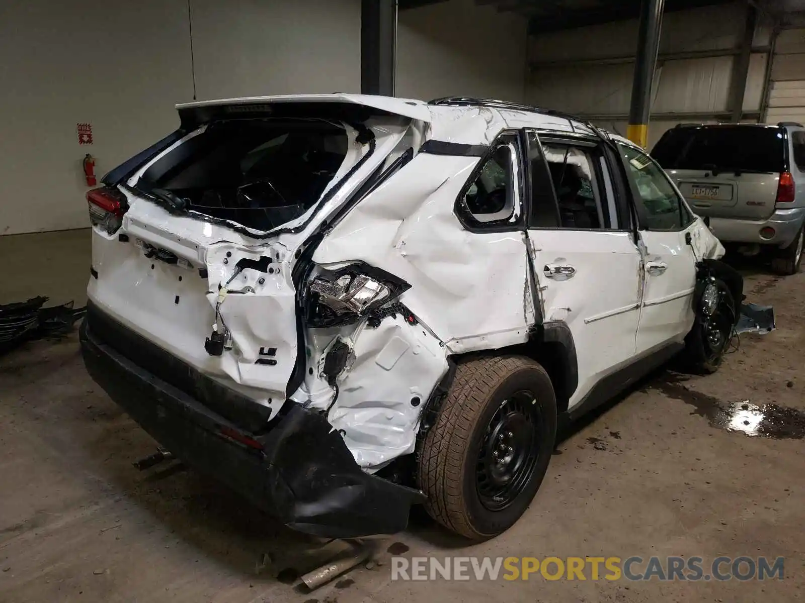 4 Photograph of a damaged car 2T3G1RFV5MW229150 TOYOTA RAV4 2021