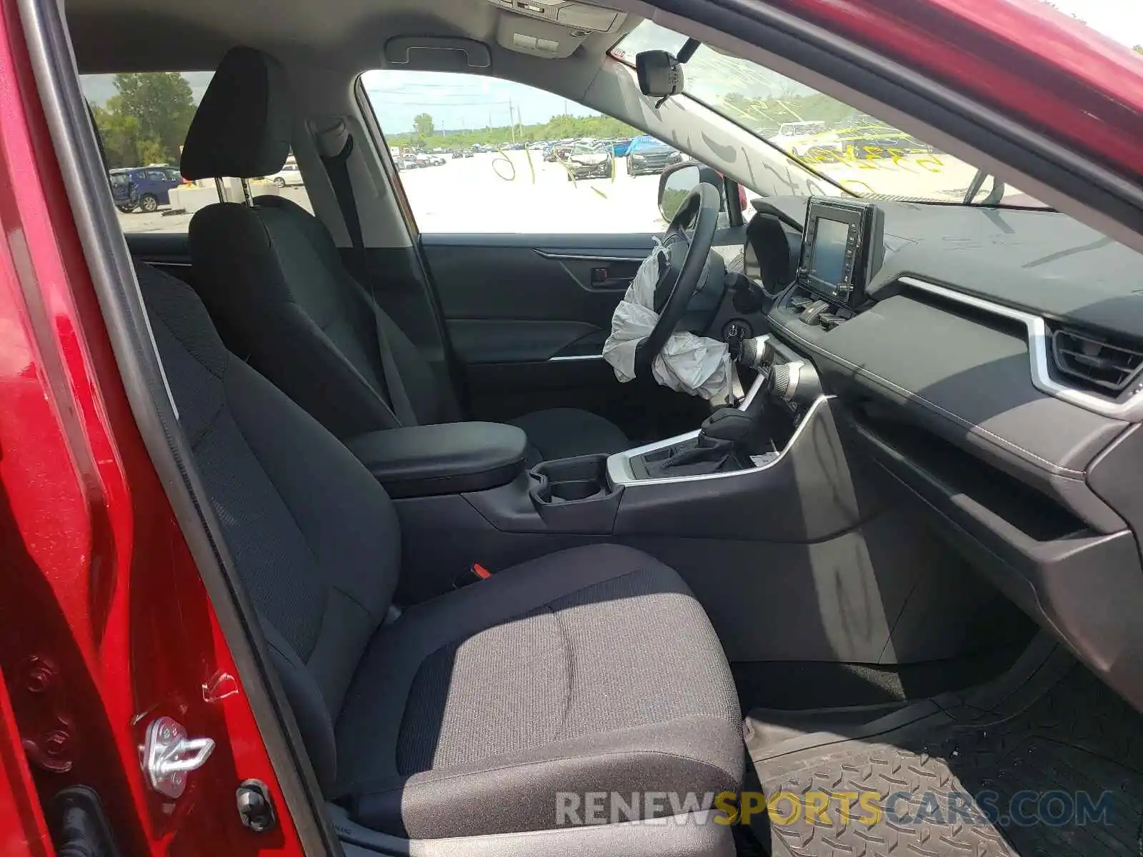 5 Photograph of a damaged car 2T3G1RFV6MC142214 TOYOTA RAV4 2021