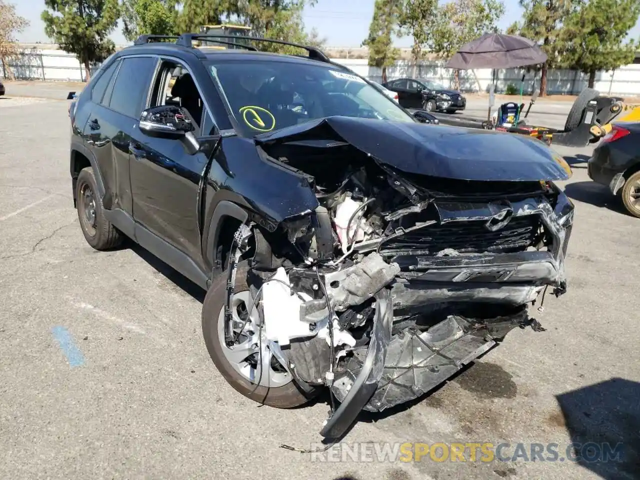 1 Photograph of a damaged car 2T3G1RFV6MC242975 TOYOTA RAV4 2021