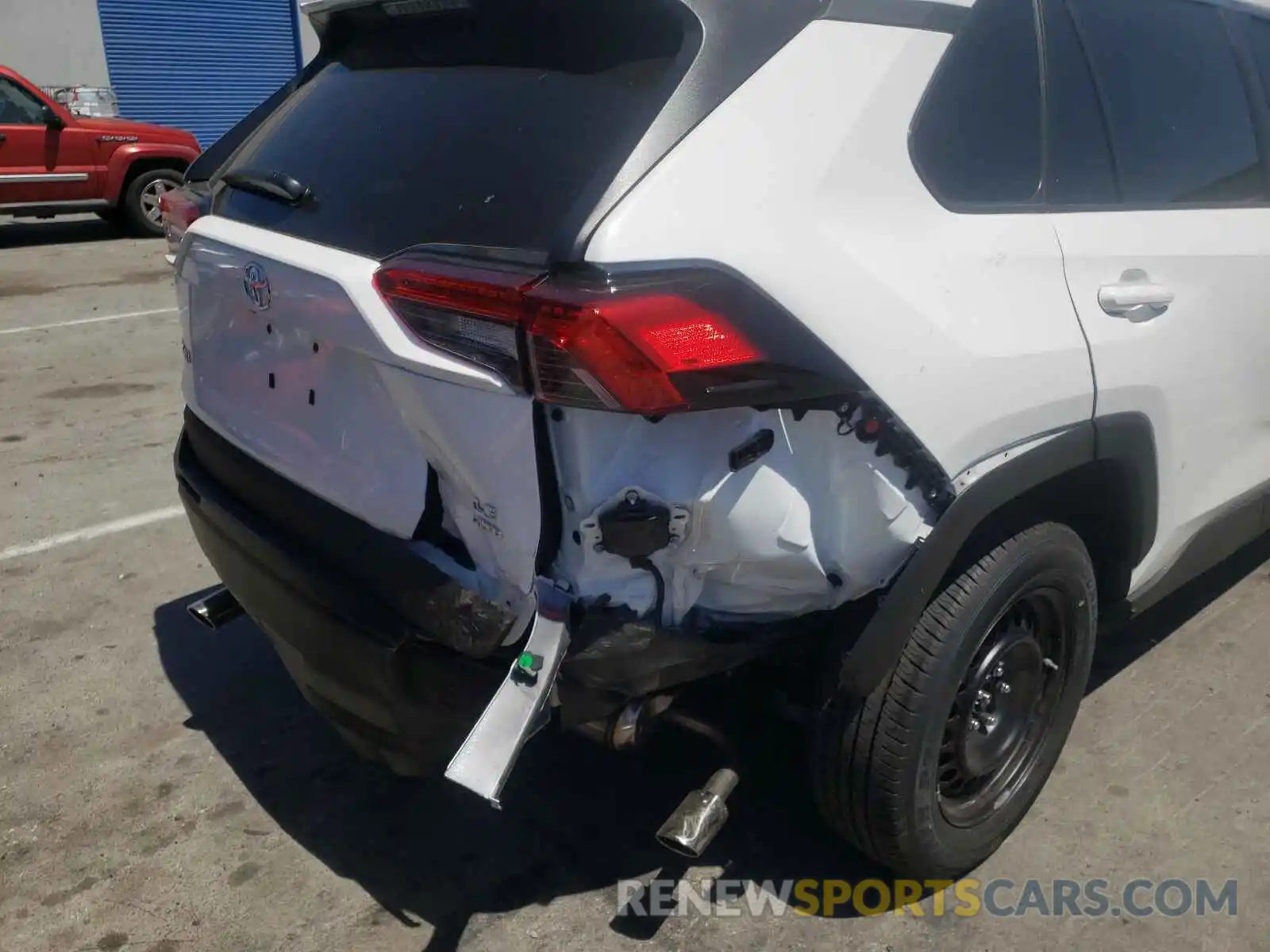 9 Photograph of a damaged car 2T3G1RFV7MW197317 TOYOTA RAV4 2021