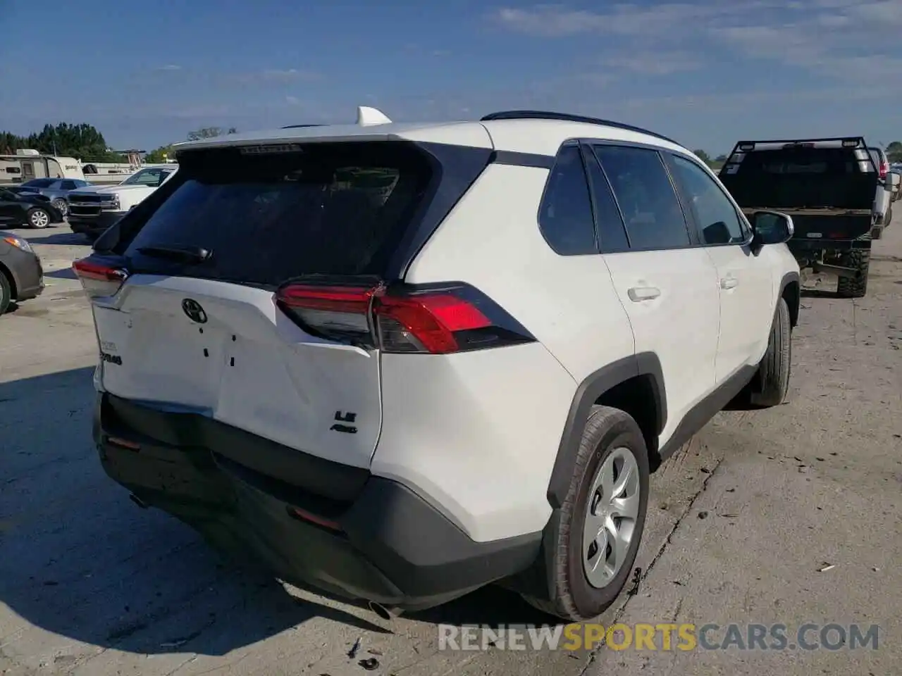 4 Photograph of a damaged car 2T3G1RFV7MW210499 TOYOTA RAV4 2021