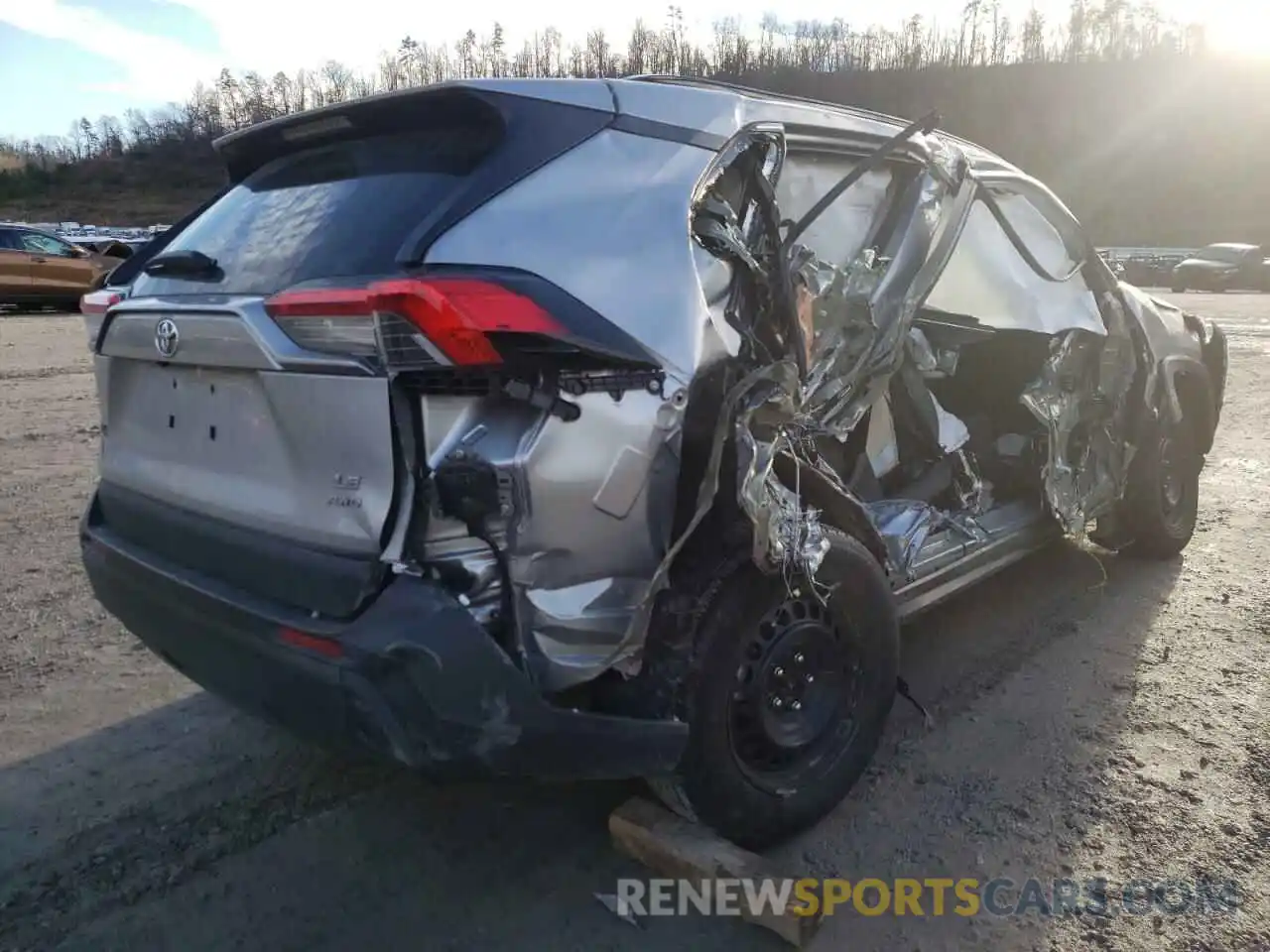 4 Photograph of a damaged car 2T3G1RFV8MW159062 TOYOTA RAV4 2021