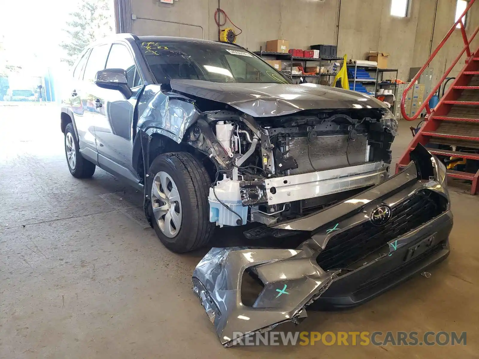 1 Photograph of a damaged car 2T3G1RFV9MC161193 TOYOTA RAV4 2021