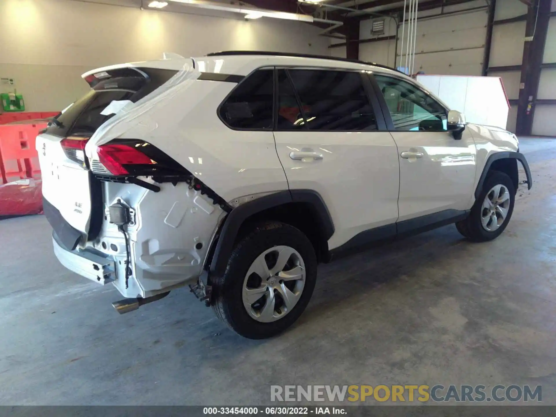 4 Photograph of a damaged car 2T3G1RFV9MW166618 TOYOTA RAV4 2021