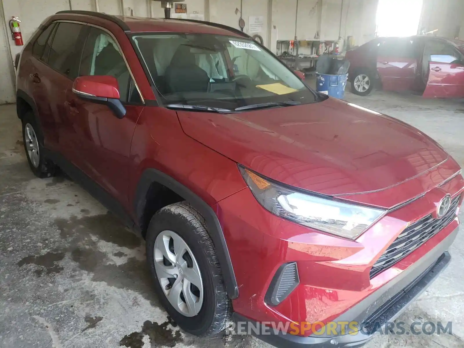 1 Photograph of a damaged car 2T3G1RFVXMW182603 TOYOTA RAV4 2021