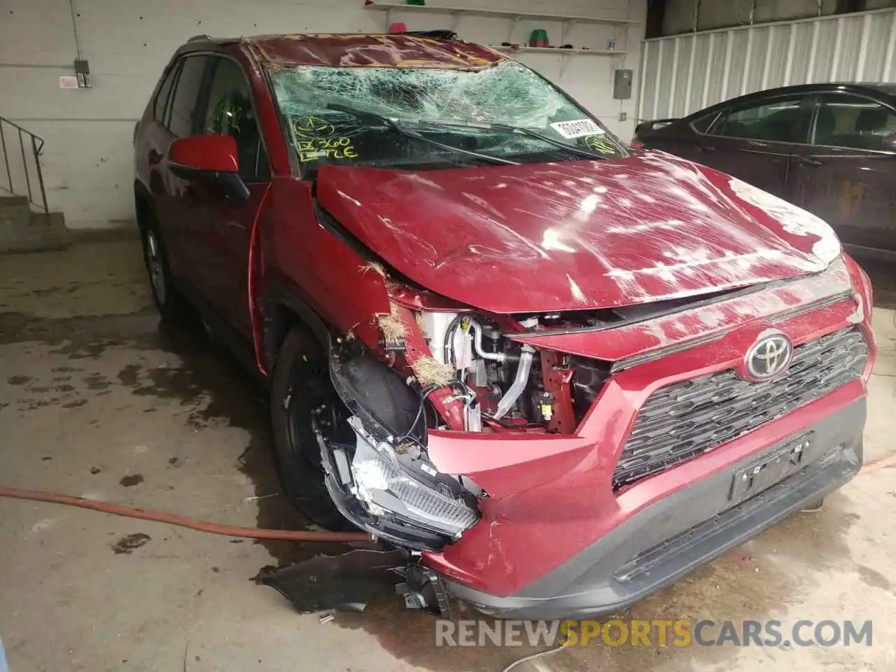 1 Photograph of a damaged car 2T3G1RFVXMW216975 TOYOTA RAV4 2021