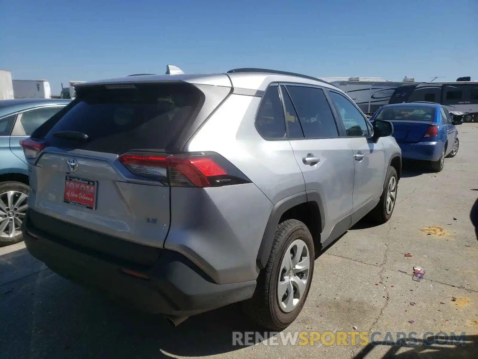 4 Photograph of a damaged car 2T3H1RFV0MC086887 TOYOTA RAV4 2021