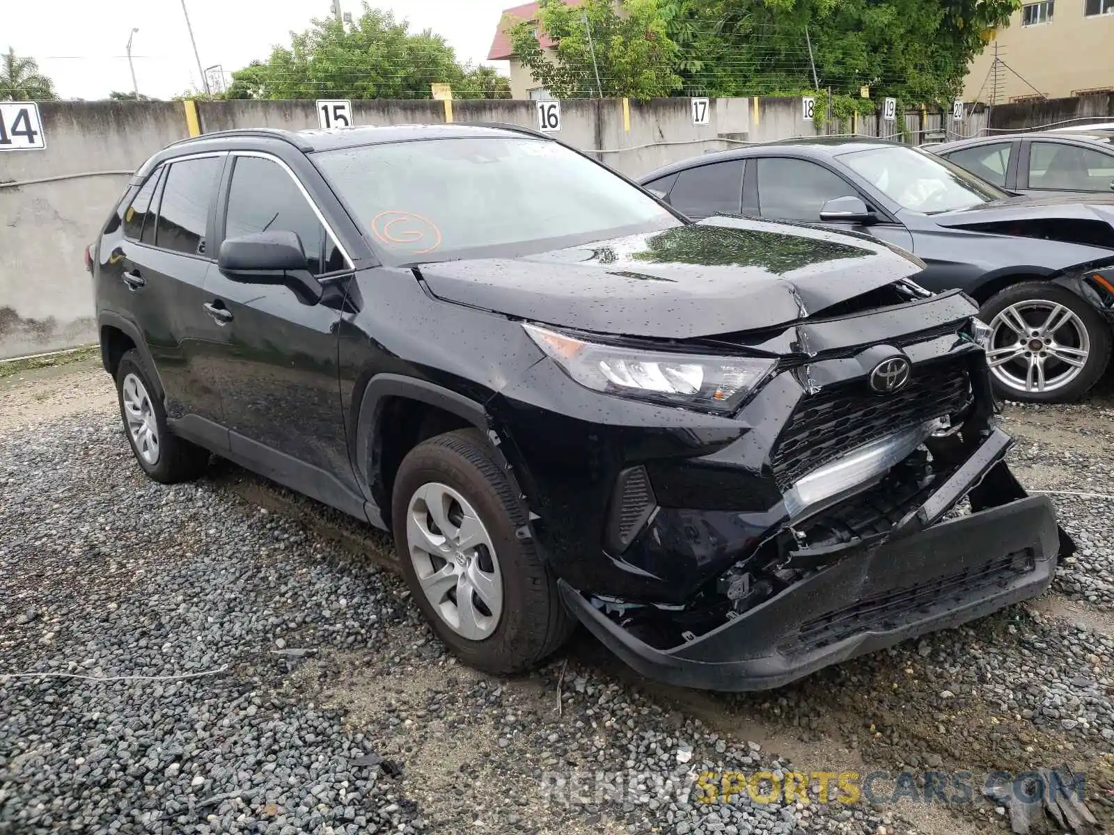 1 Photograph of a damaged car 2T3H1RFV0MC099140 TOYOTA RAV4 2021