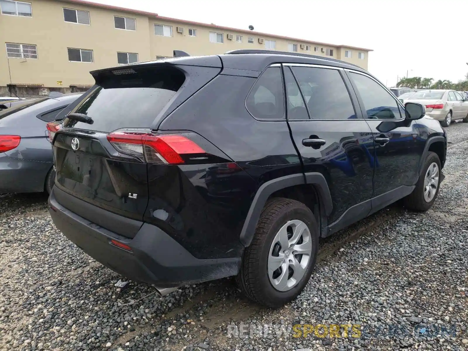 4 Photograph of a damaged car 2T3H1RFV0MC099140 TOYOTA RAV4 2021