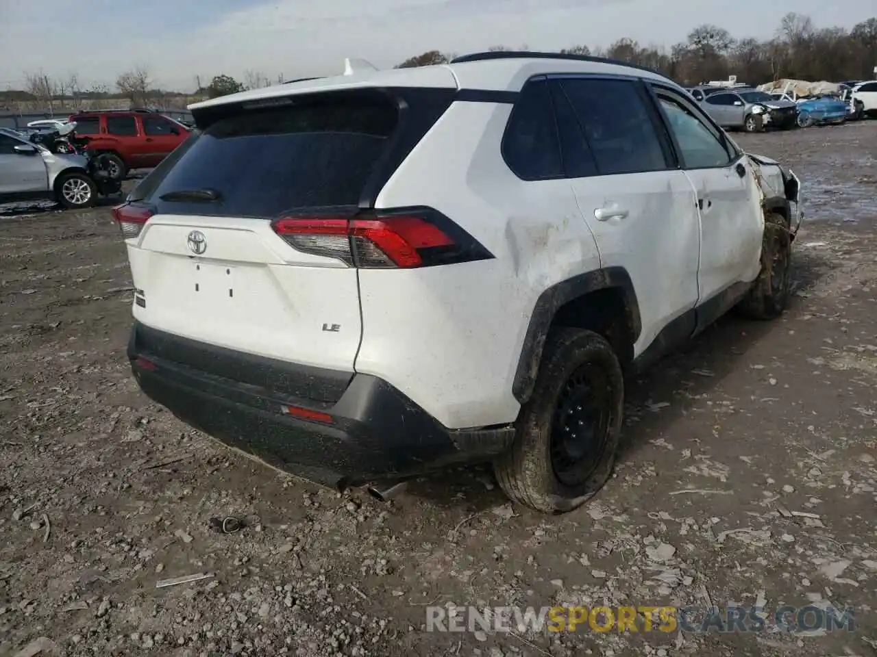 4 Photograph of a damaged car 2T3H1RFV0MC100352 TOYOTA RAV4 2021