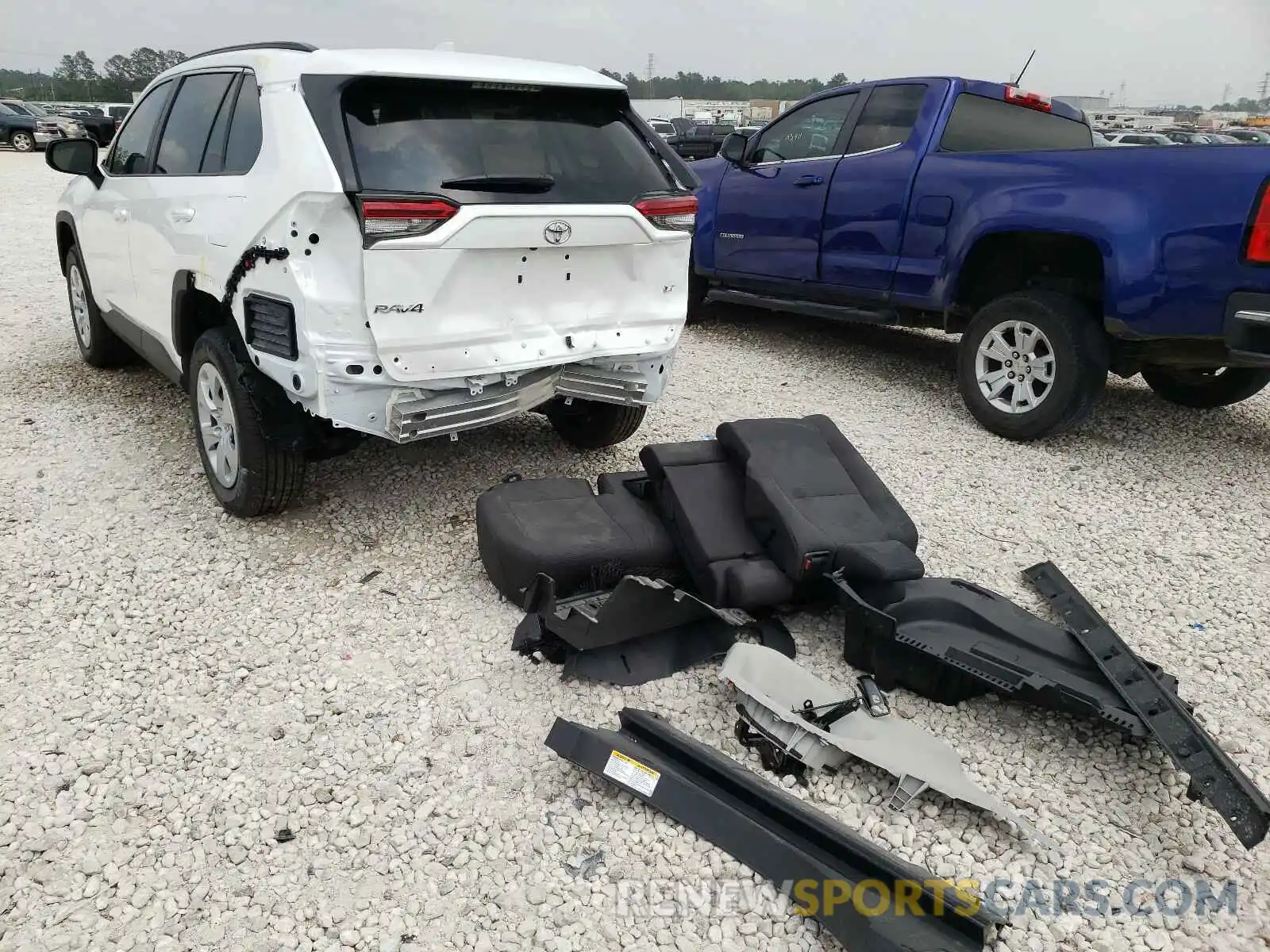 3 Photograph of a damaged car 2T3H1RFV0MC101243 TOYOTA RAV4 2021