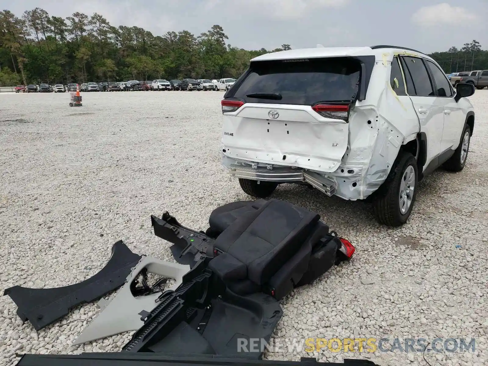 4 Photograph of a damaged car 2T3H1RFV0MC101243 TOYOTA RAV4 2021