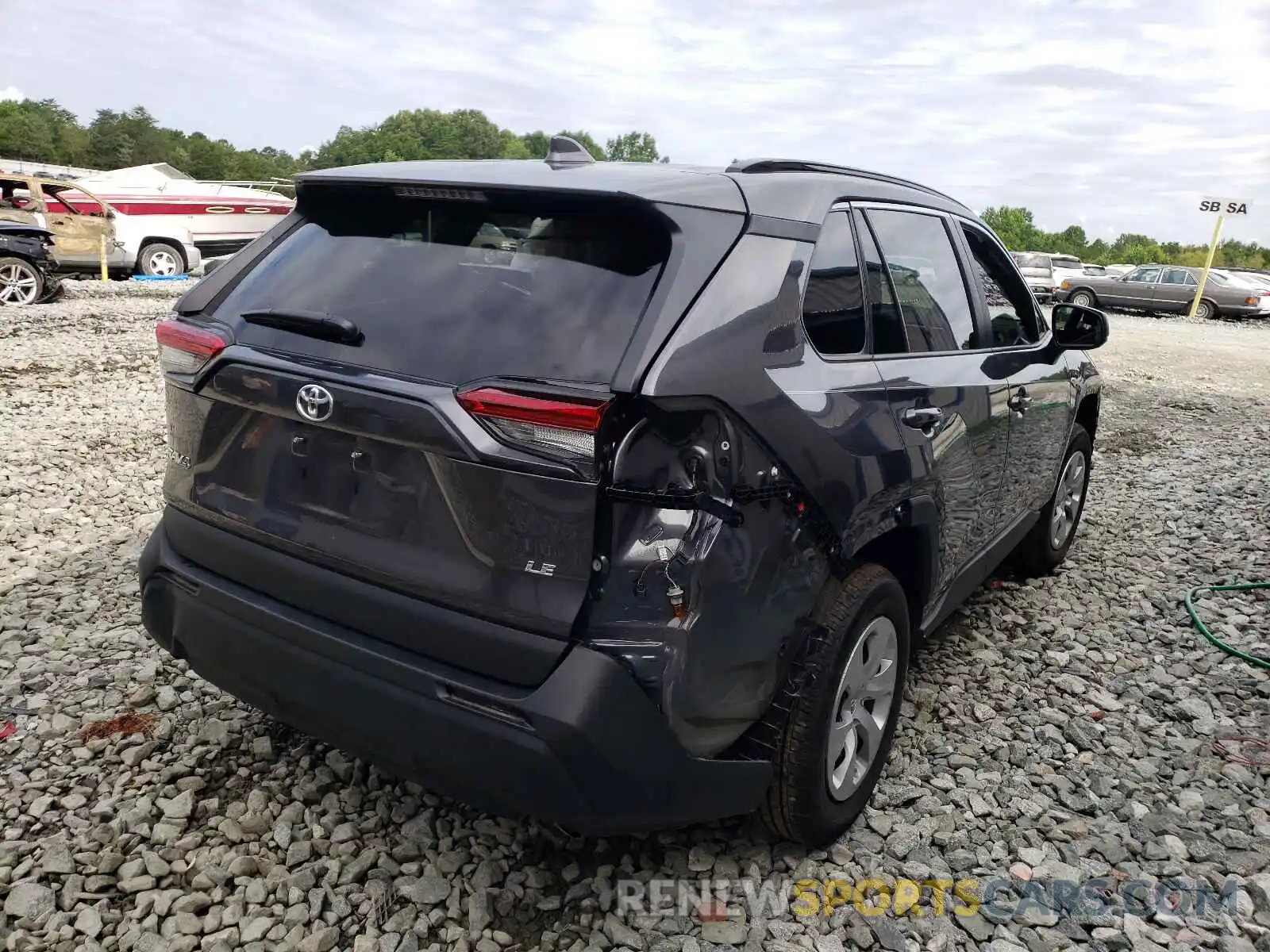 4 Photograph of a damaged car 2T3H1RFV0MC103669 TOYOTA RAV4 2021