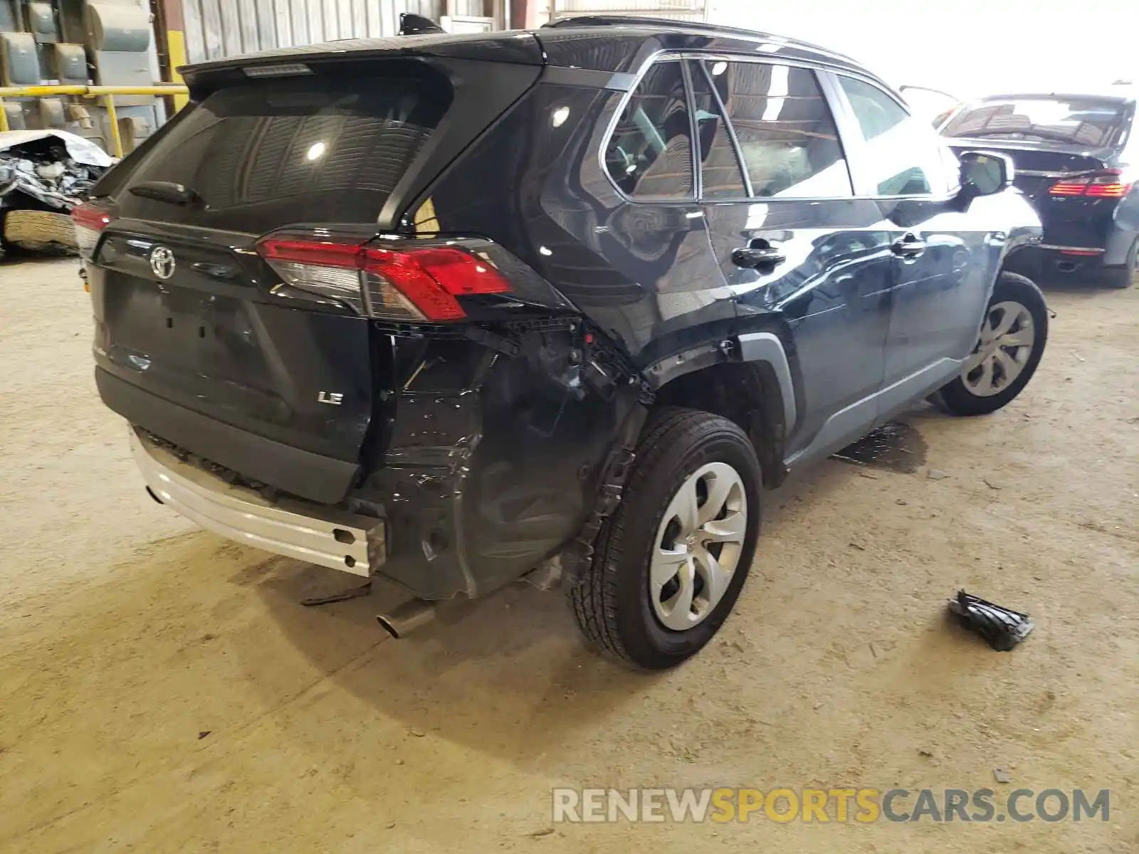 4 Photograph of a damaged car 2T3H1RFV0MC107401 TOYOTA RAV4 2021