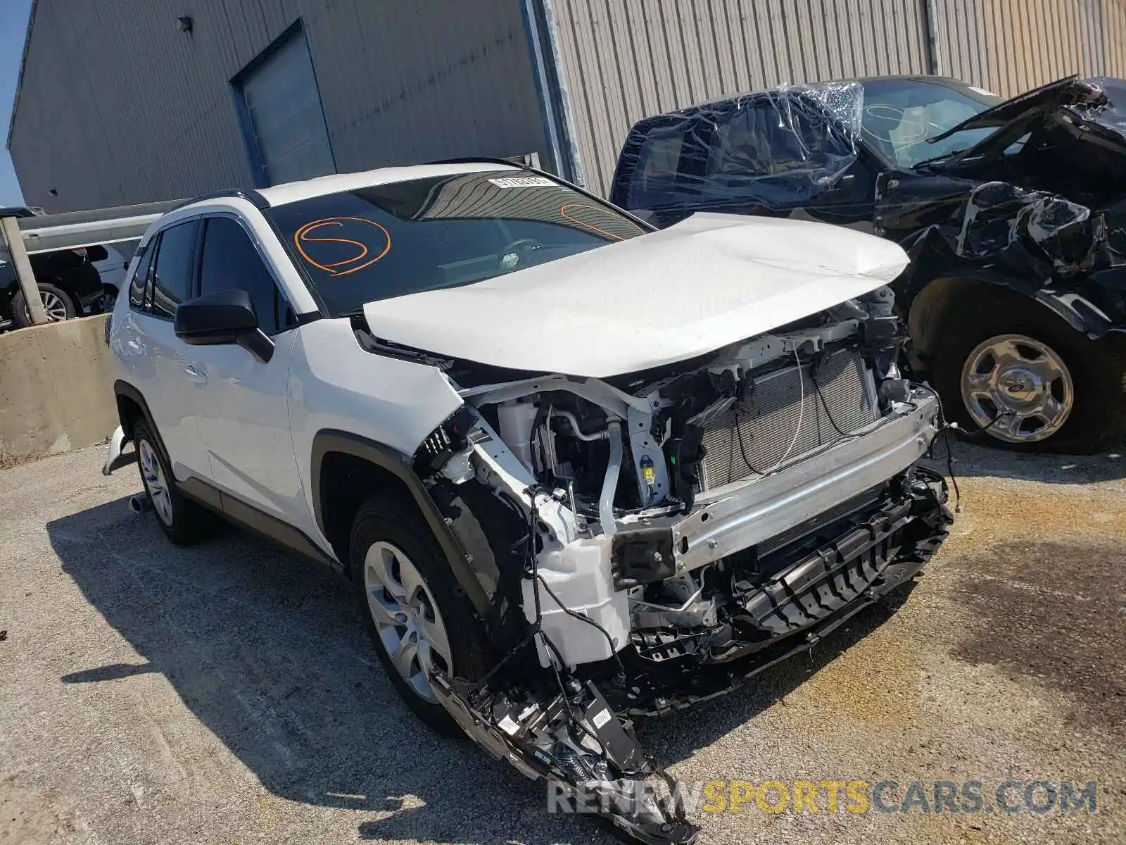 1 Photograph of a damaged car 2T3H1RFV0MC109813 TOYOTA RAV4 2021