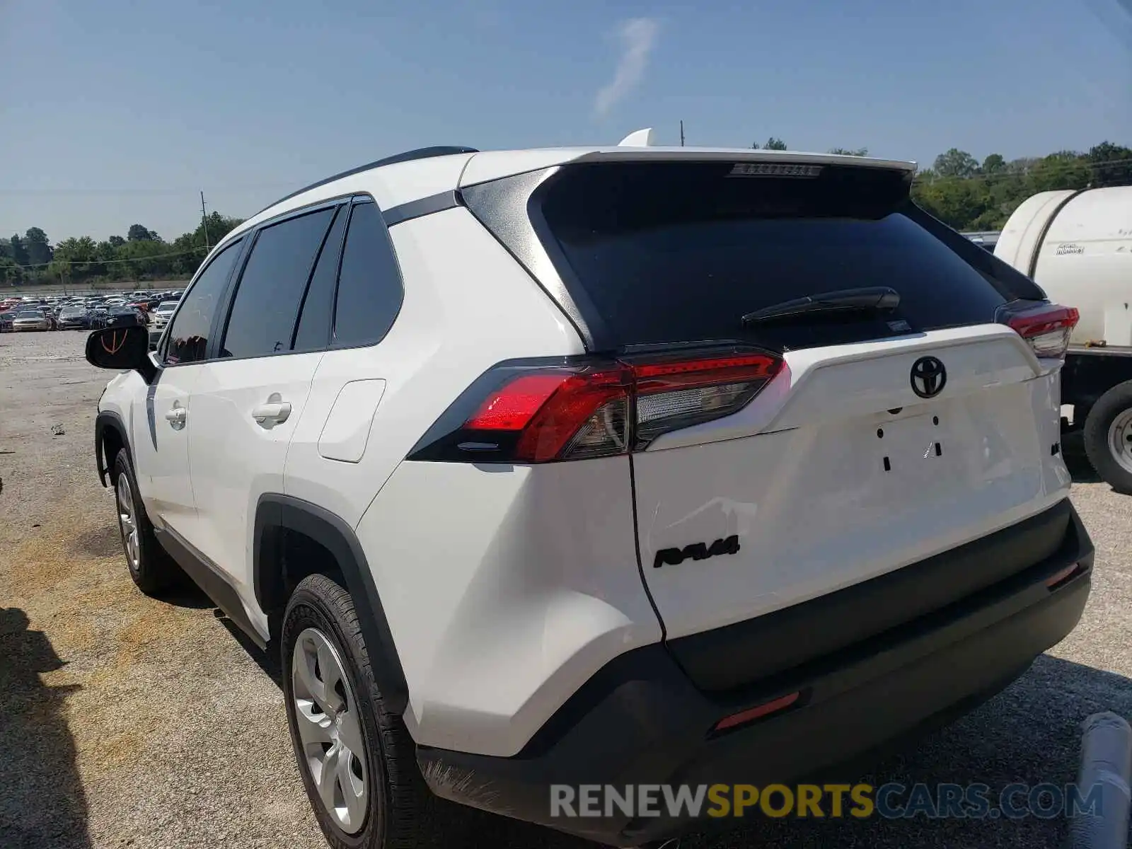 3 Photograph of a damaged car 2T3H1RFV0MC109813 TOYOTA RAV4 2021