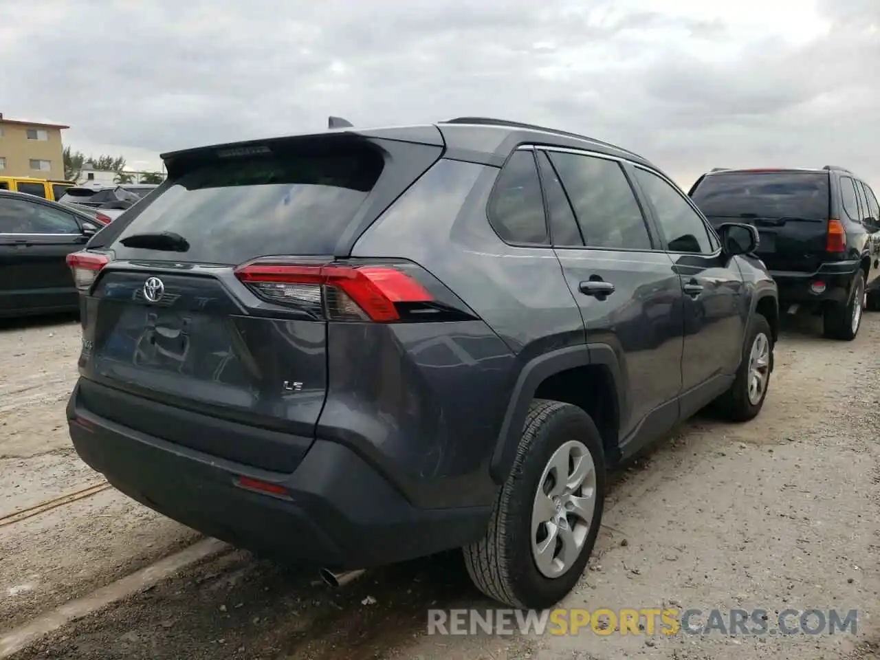 4 Photograph of a damaged car 2T3H1RFV0MC110010 TOYOTA RAV4 2021