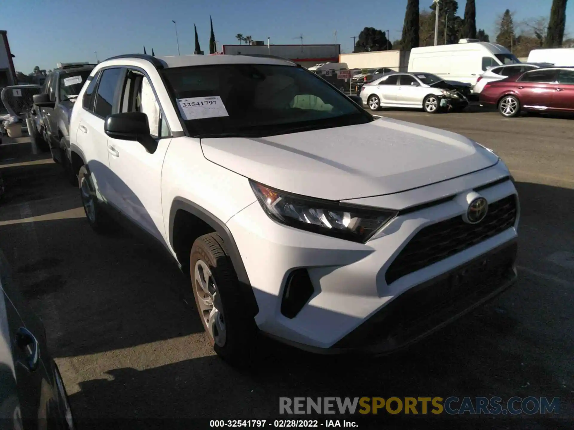 1 Photograph of a damaged car 2T3H1RFV0MC113568 TOYOTA RAV4 2021