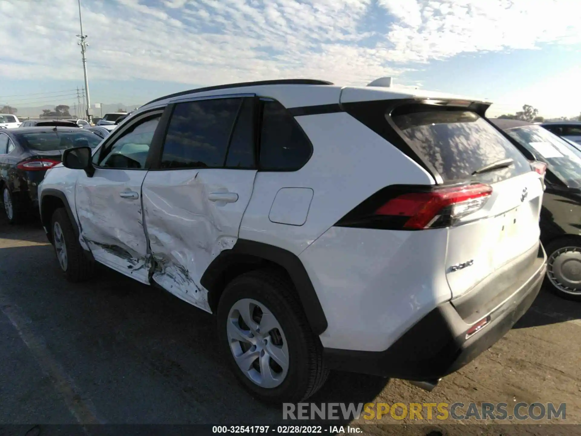 3 Photograph of a damaged car 2T3H1RFV0MC113568 TOYOTA RAV4 2021