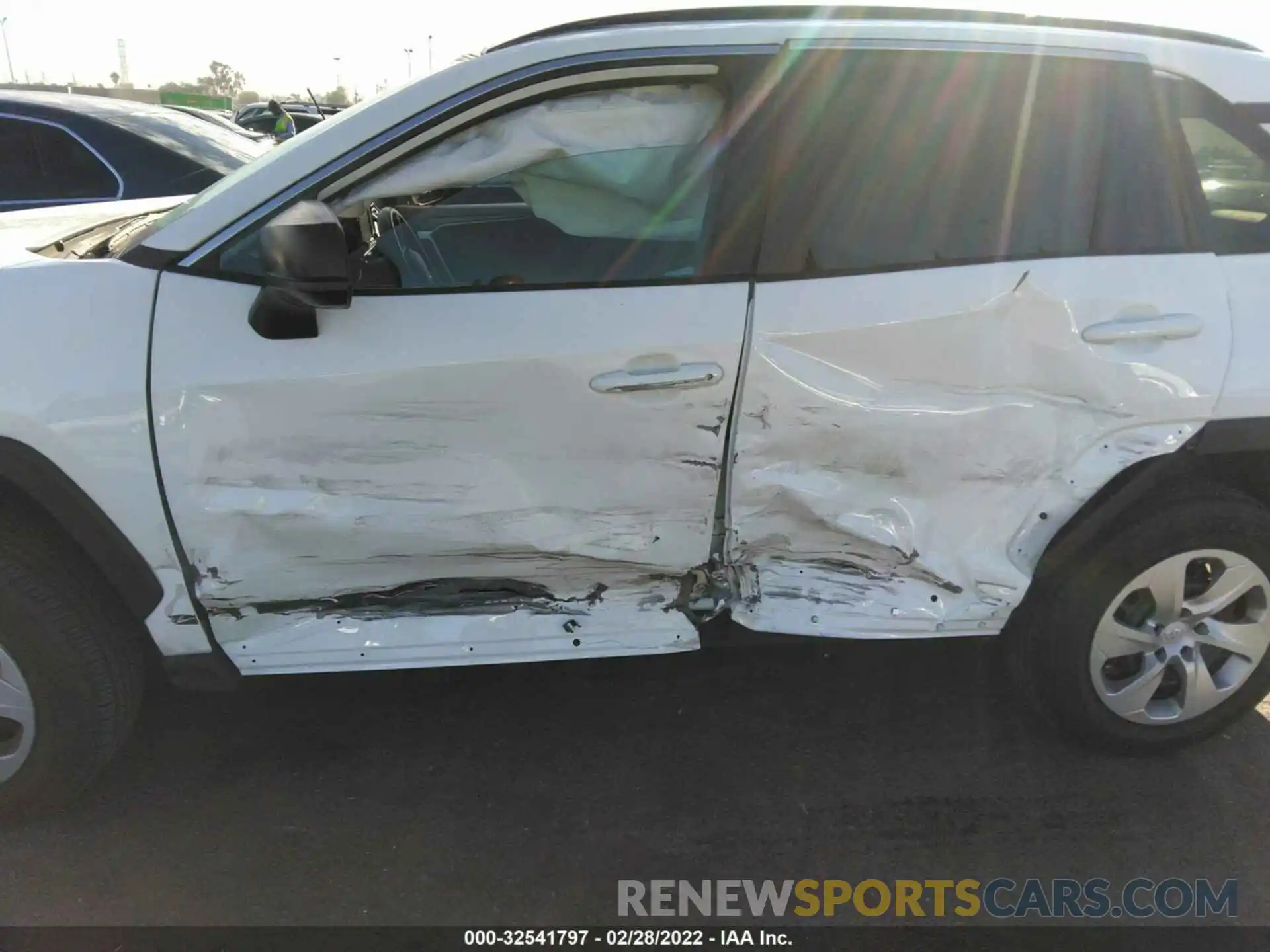 6 Photograph of a damaged car 2T3H1RFV0MC113568 TOYOTA RAV4 2021