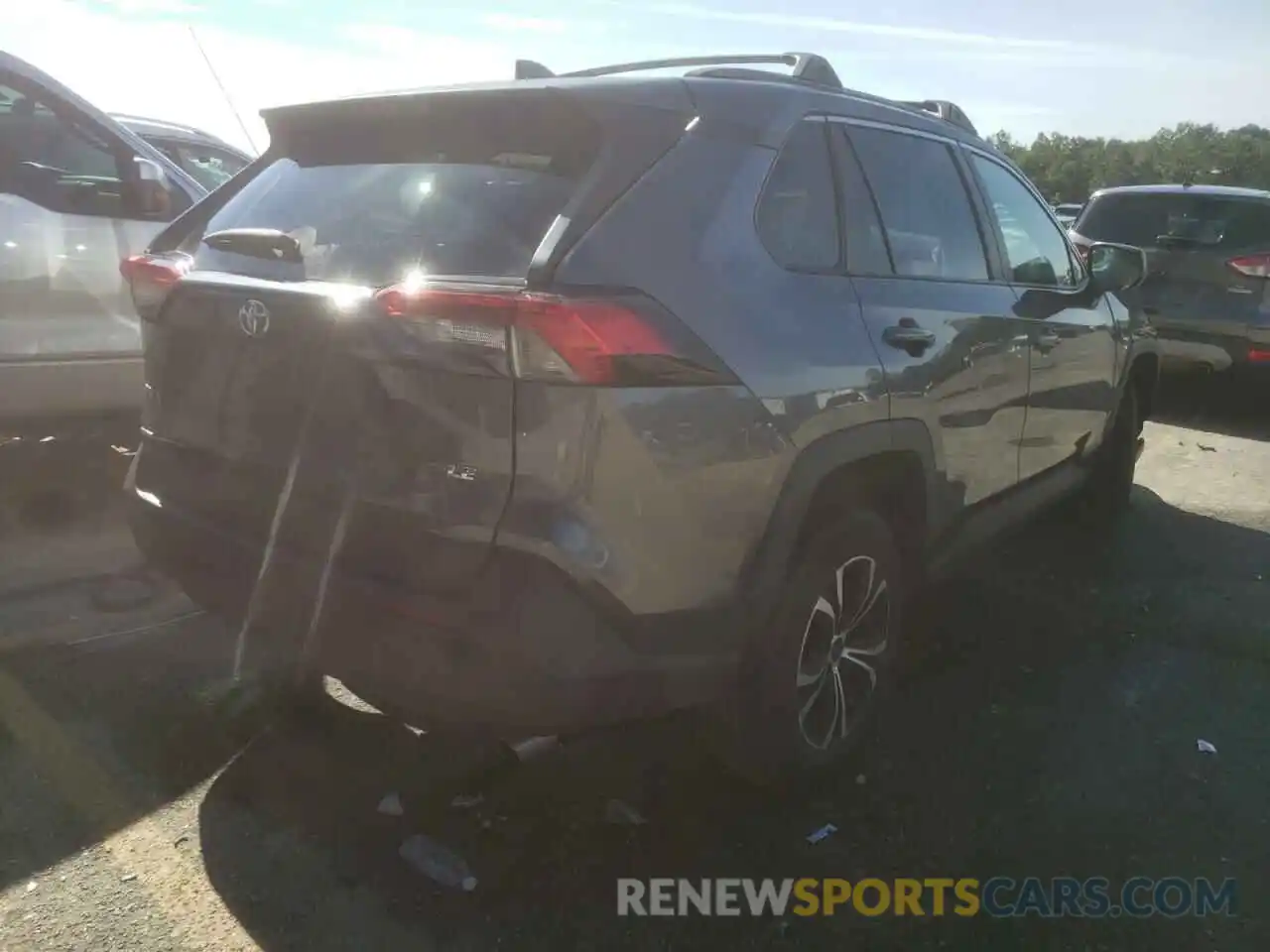 4 Photograph of a damaged car 2T3H1RFV0MC114462 TOYOTA RAV4 2021