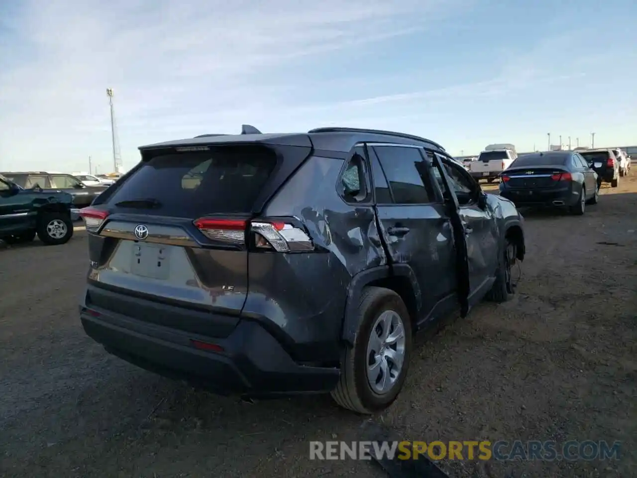 4 Photograph of a damaged car 2T3H1RFV0MC118513 TOYOTA RAV4 2021