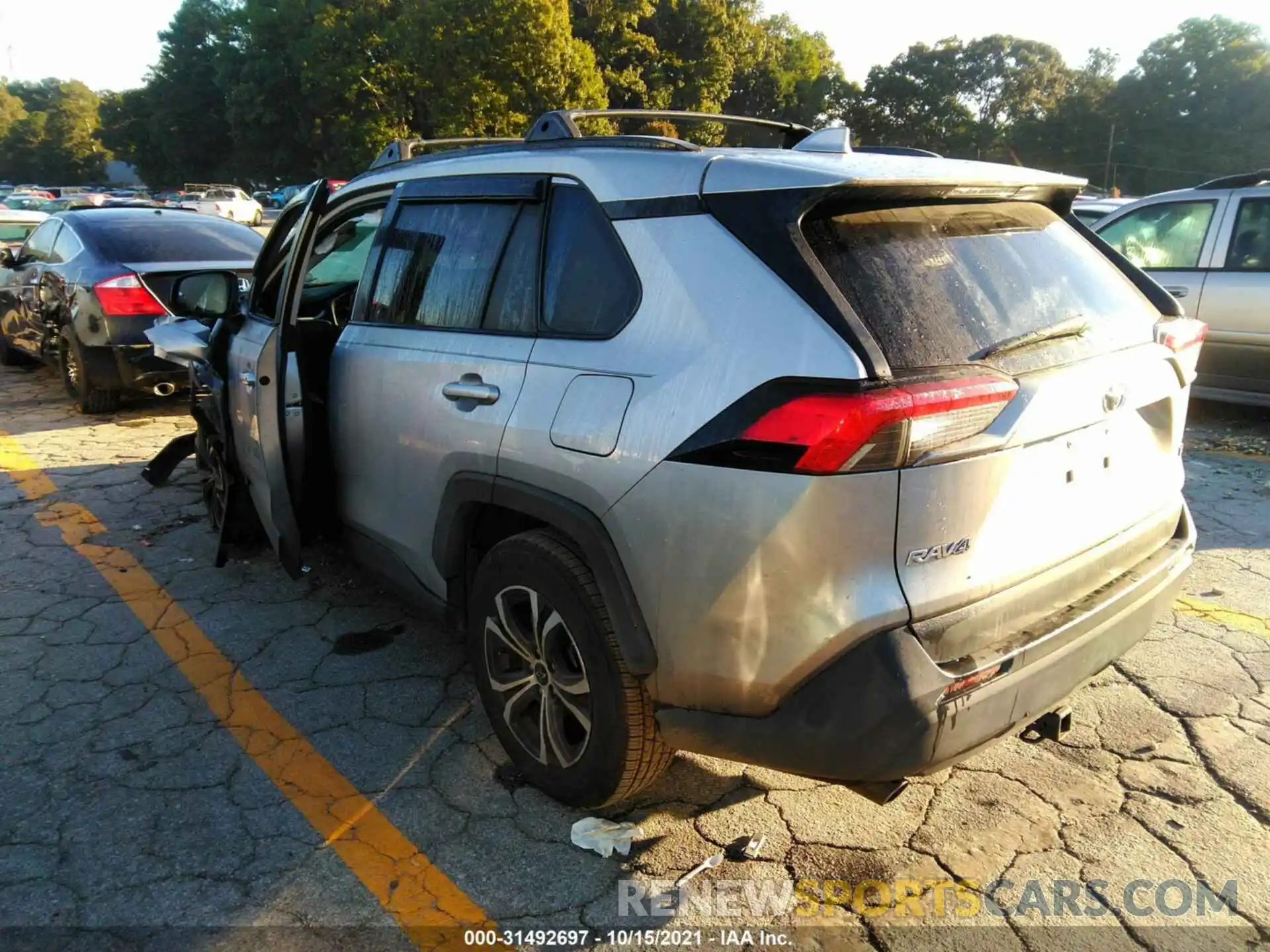 3 Photograph of a damaged car 2T3H1RFV0MC119015 TOYOTA RAV4 2021