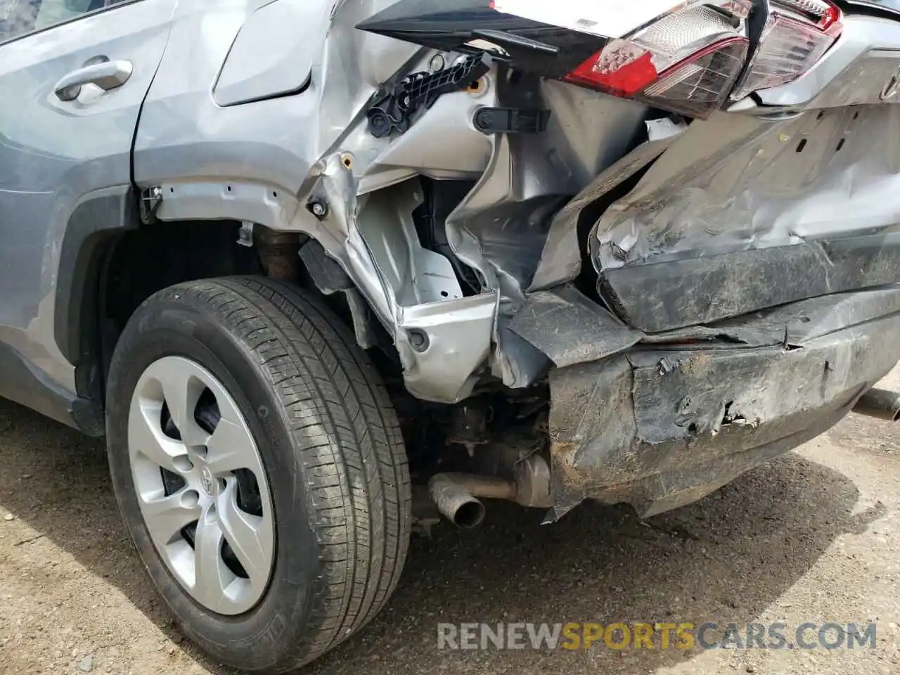 9 Photograph of a damaged car 2T3H1RFV0MC120097 TOYOTA RAV4 2021