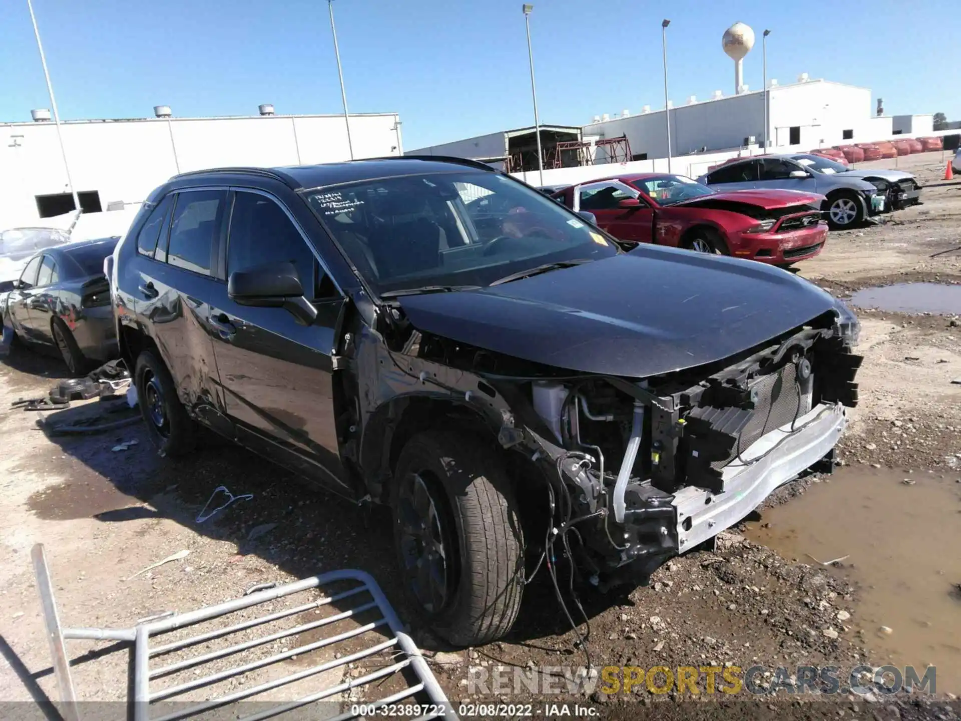 1 Photograph of a damaged car 2T3H1RFV0MC122819 TOYOTA RAV4 2021