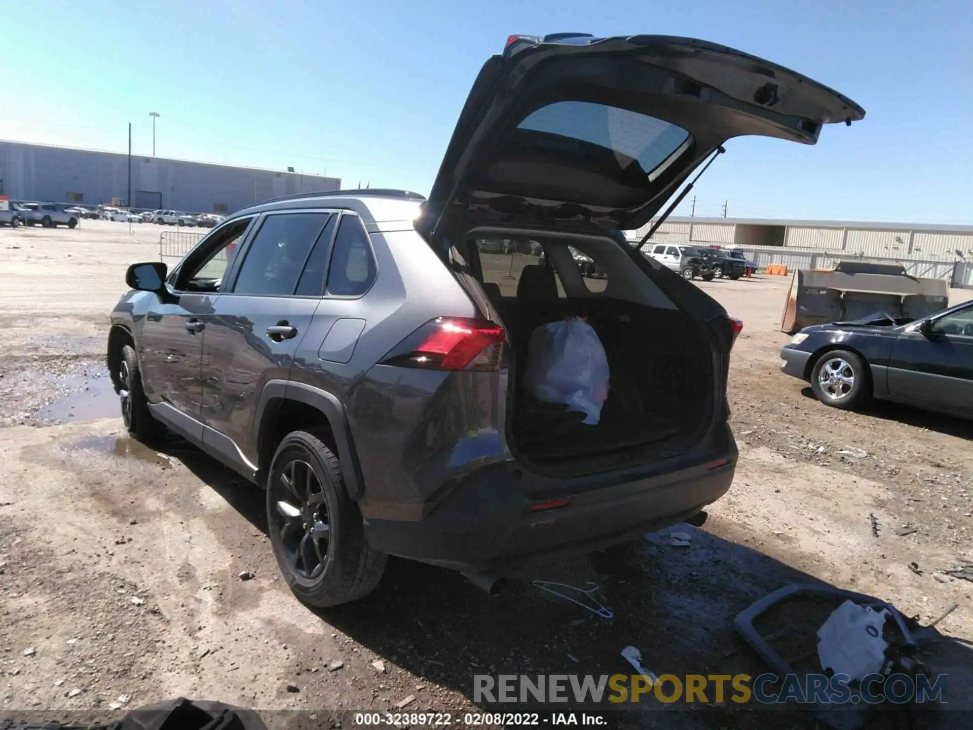 3 Photograph of a damaged car 2T3H1RFV0MC122819 TOYOTA RAV4 2021