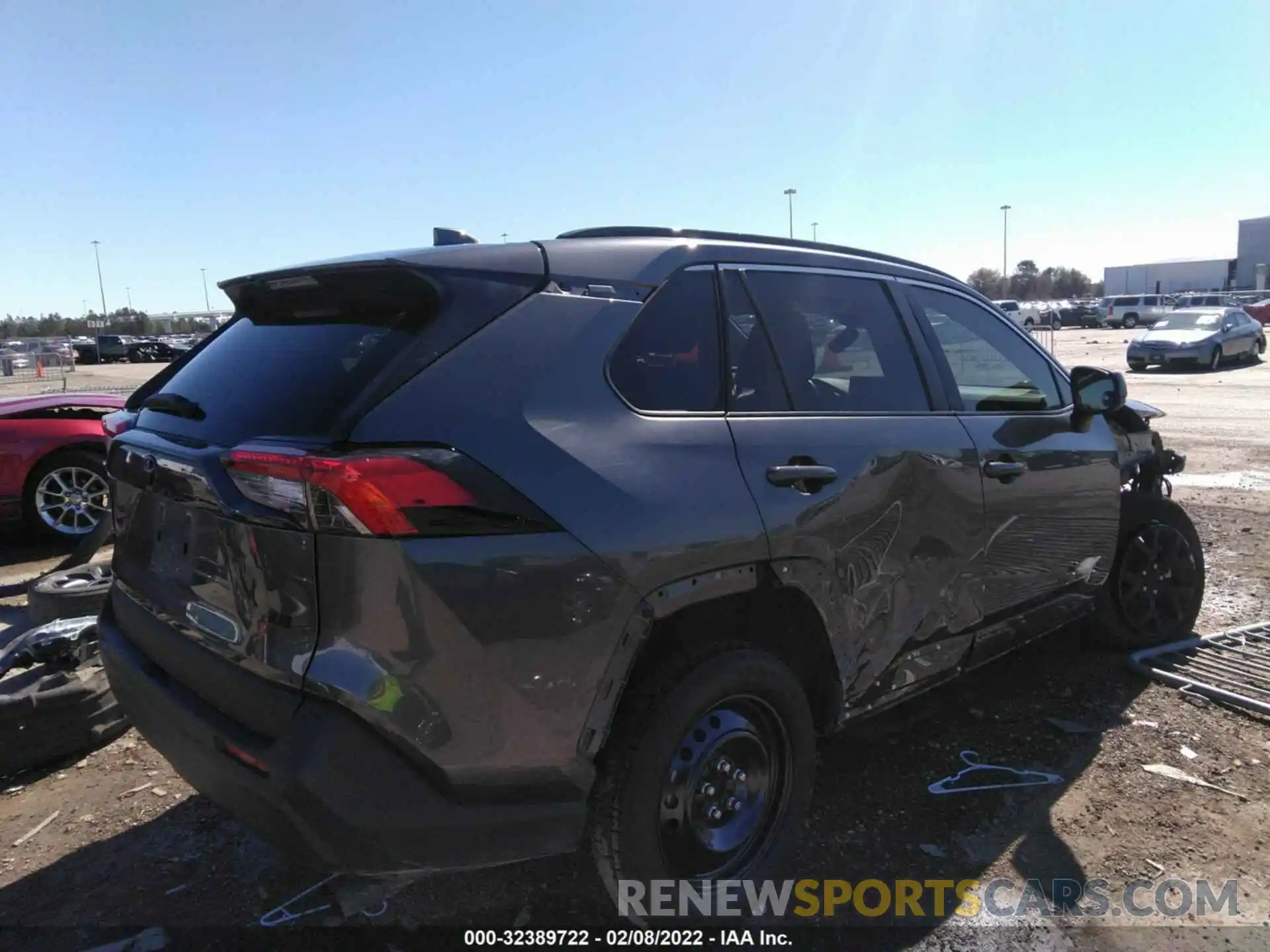 4 Photograph of a damaged car 2T3H1RFV0MC122819 TOYOTA RAV4 2021