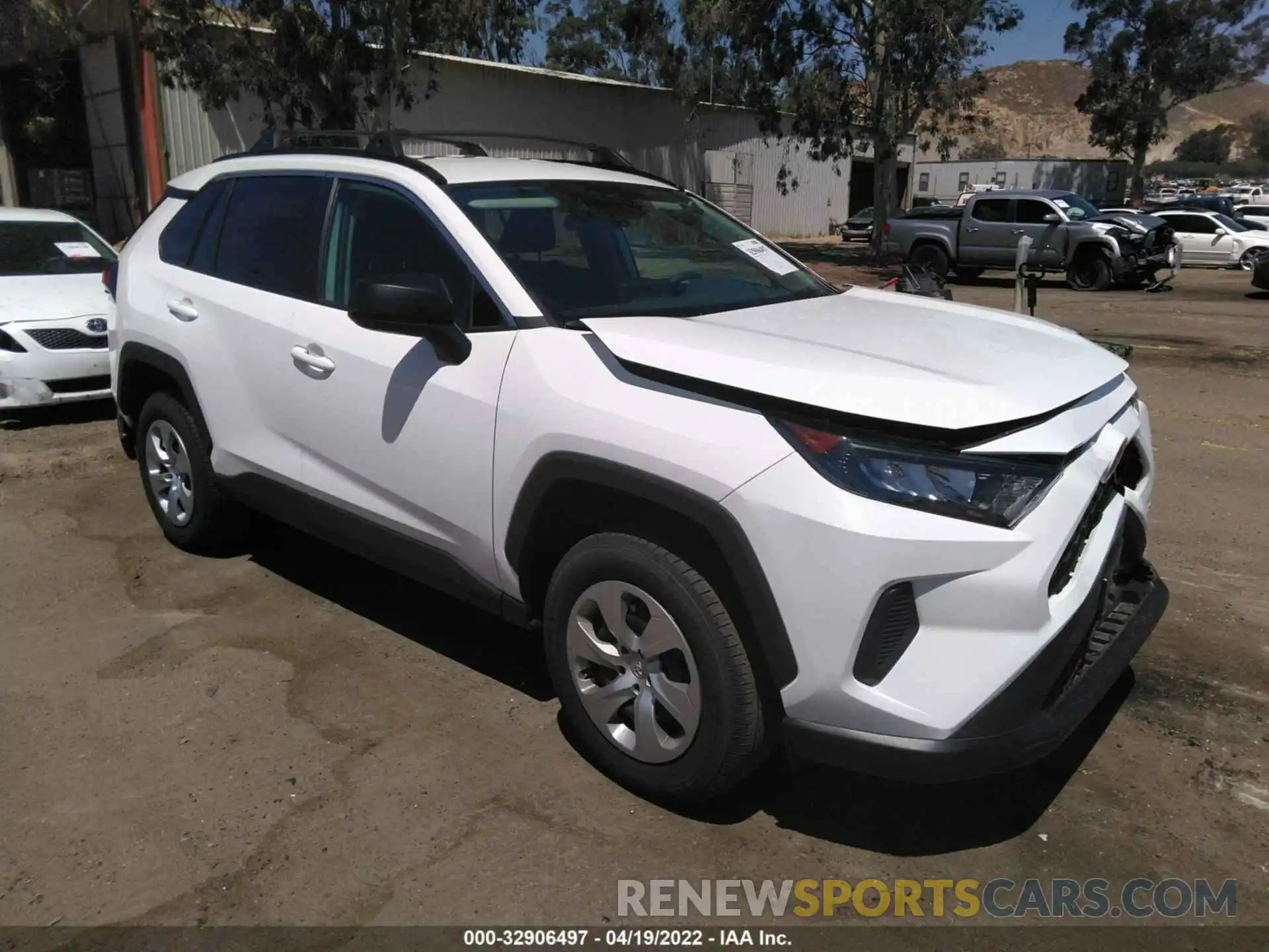 1 Photograph of a damaged car 2T3H1RFV0MC124070 TOYOTA RAV4 2021