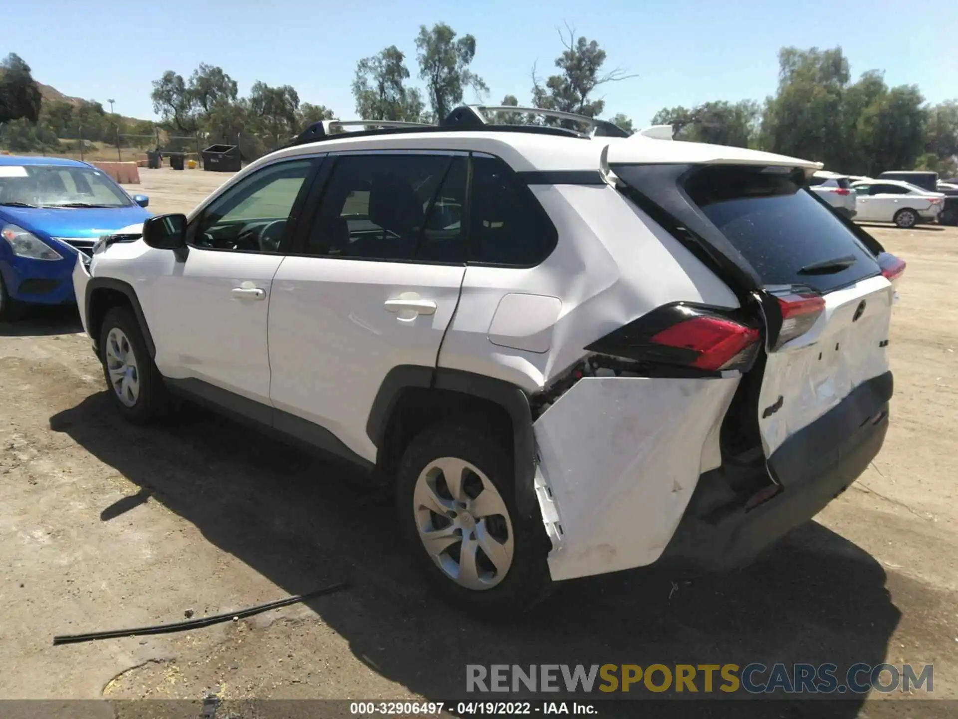 3 Photograph of a damaged car 2T3H1RFV0MC124070 TOYOTA RAV4 2021