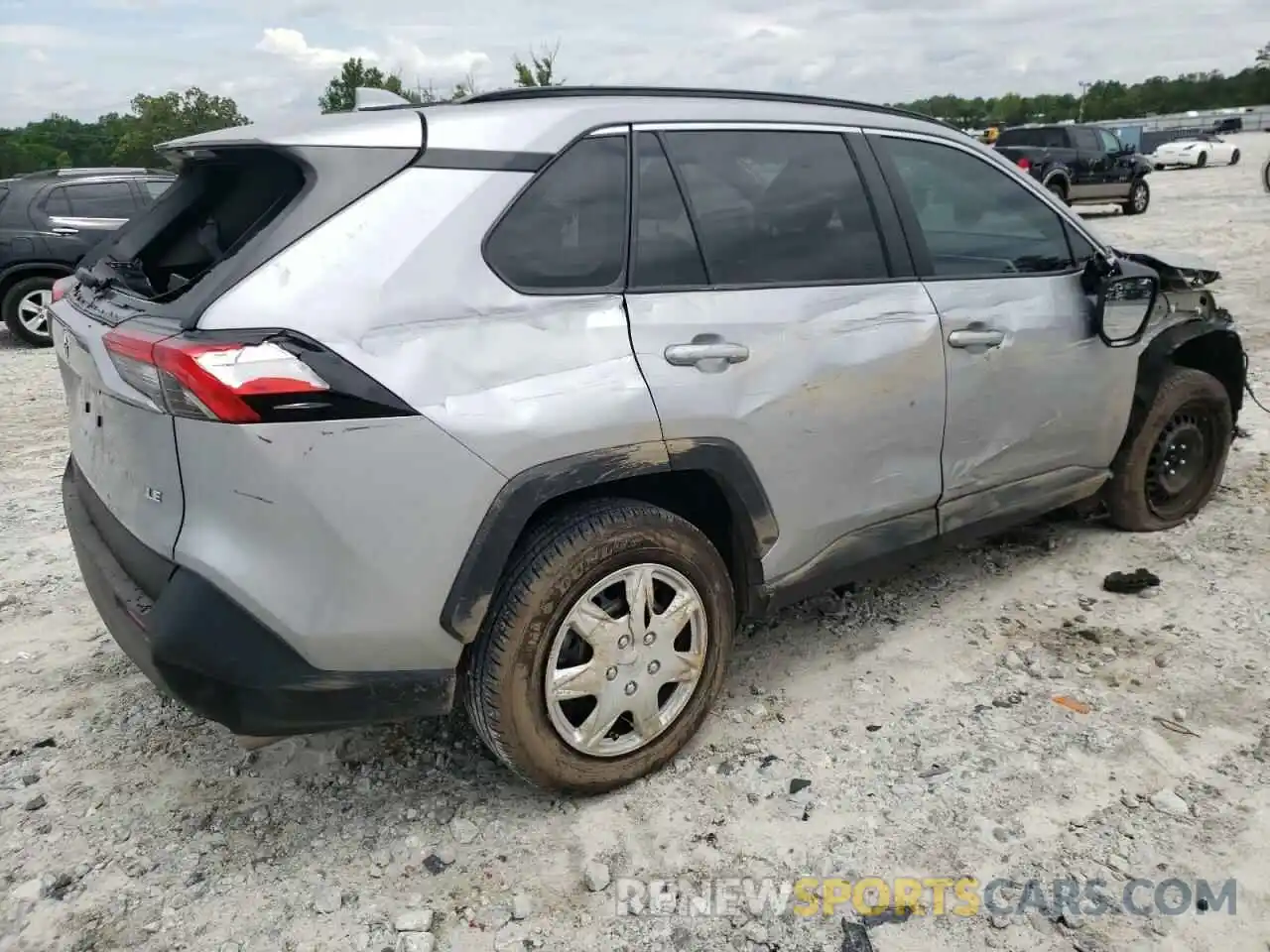 4 Photograph of a damaged car 2T3H1RFV0MC142987 TOYOTA RAV4 2021