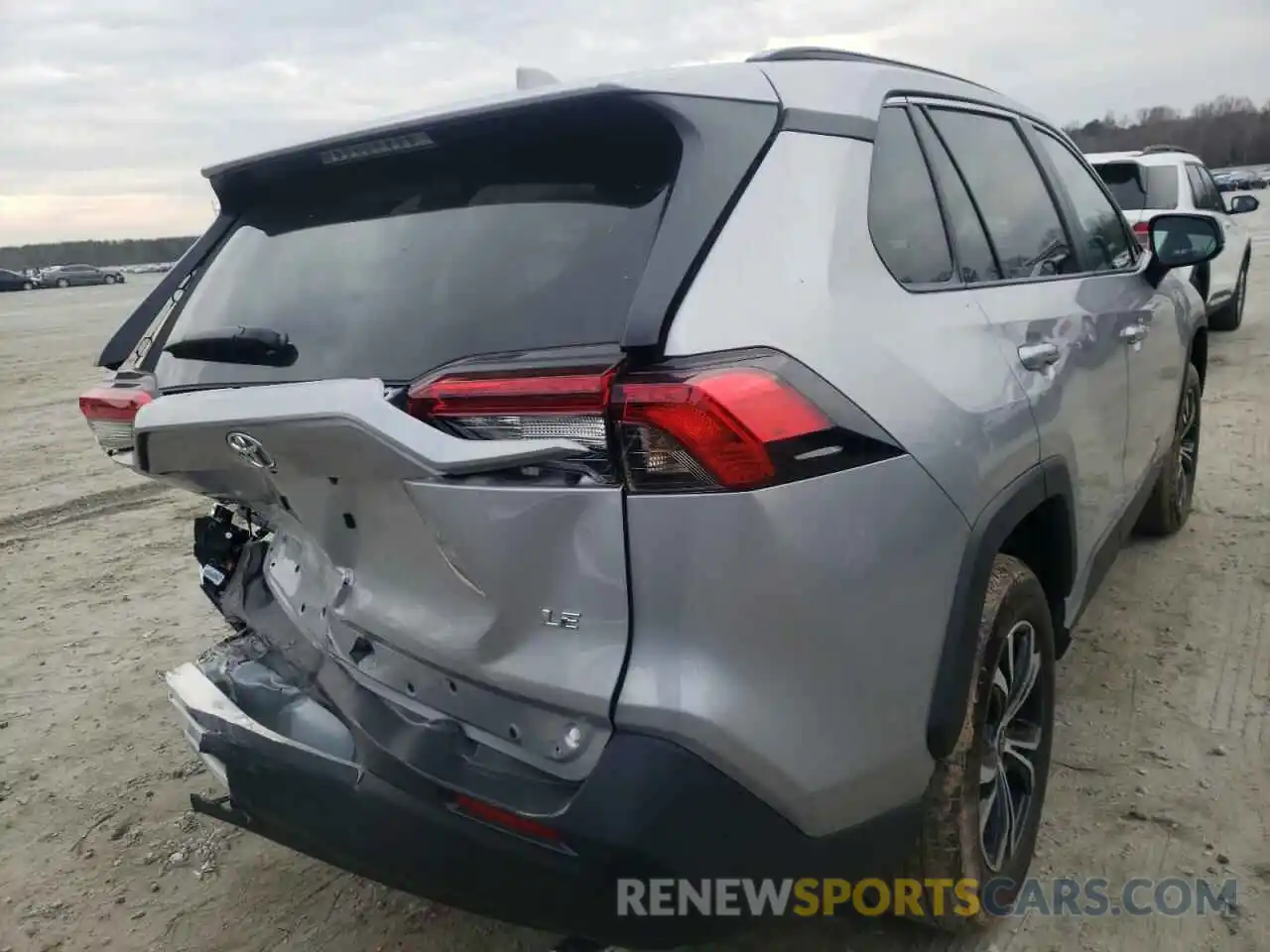 4 Photograph of a damaged car 2T3H1RFV0MC144738 TOYOTA RAV4 2021