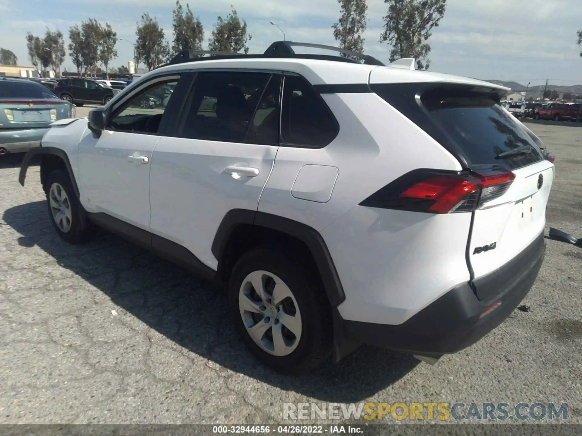 3 Photograph of a damaged car 2T3H1RFV0MC158641 TOYOTA RAV4 2021