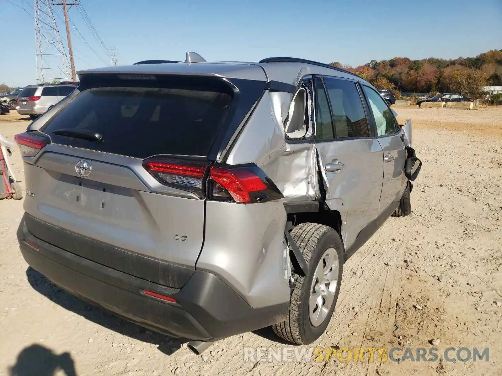 4 Photograph of a damaged car 2T3H1RFV0MW143488 TOYOTA RAV4 2021