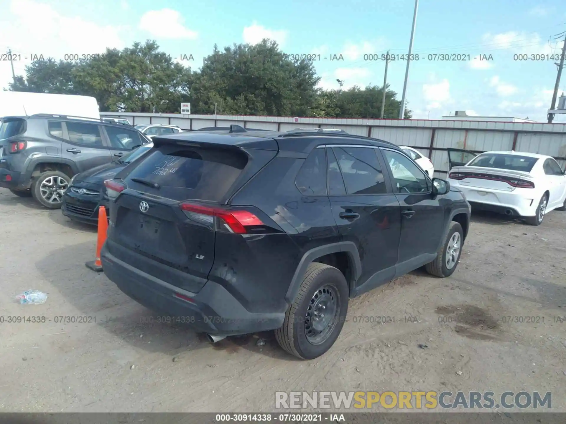 4 Photograph of a damaged car 2T3H1RFV0MW147928 TOYOTA RAV4 2021