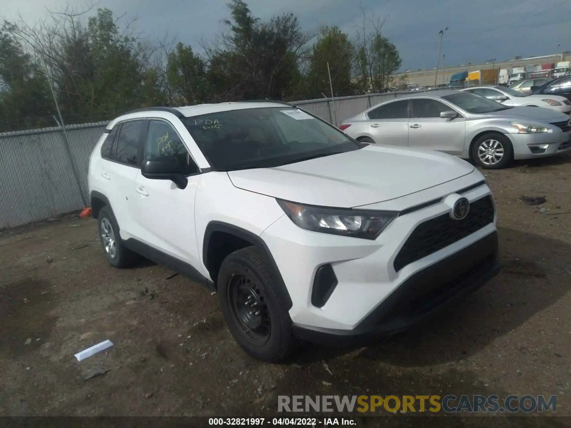 1 Photograph of a damaged car 2T3H1RFV0MW151087 TOYOTA RAV4 2021