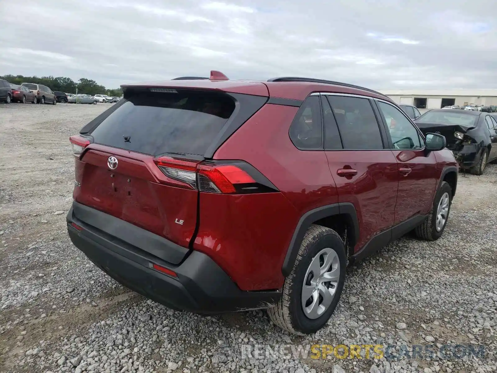 4 Photograph of a damaged car 2T3H1RFV0MW152093 TOYOTA RAV4 2021